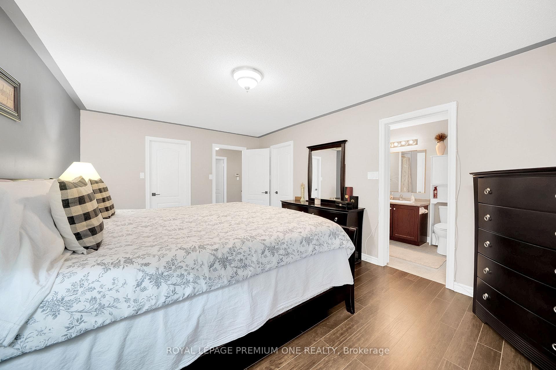 19 Taylor Court photo 12