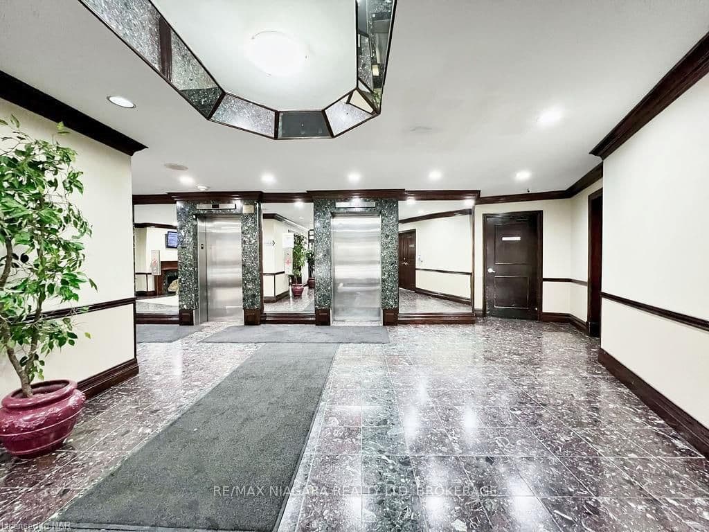 625 THE WEST MALL N/A Unit 2102PH2 photo 1