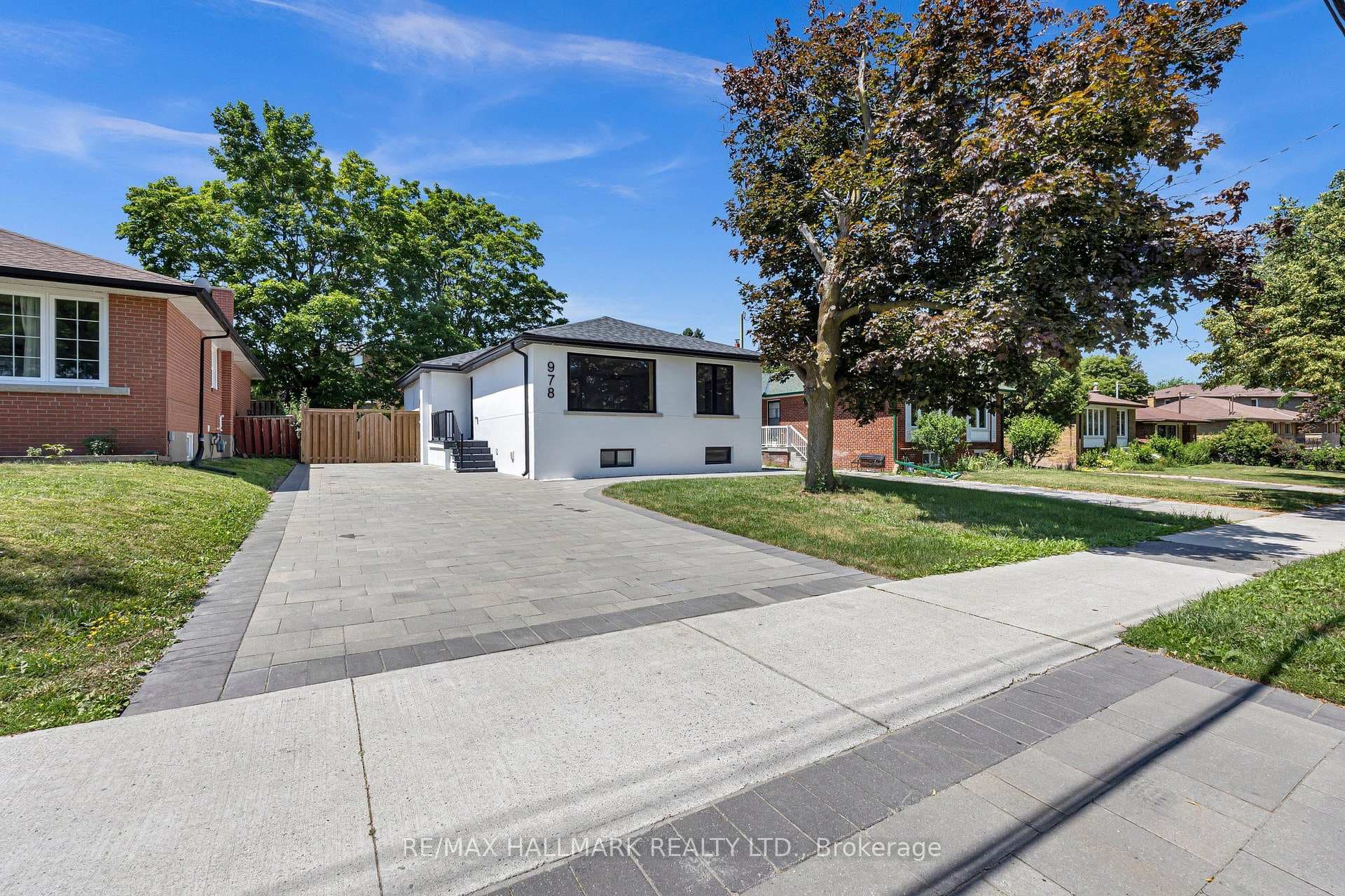 978 Midland Avenue photo 1
