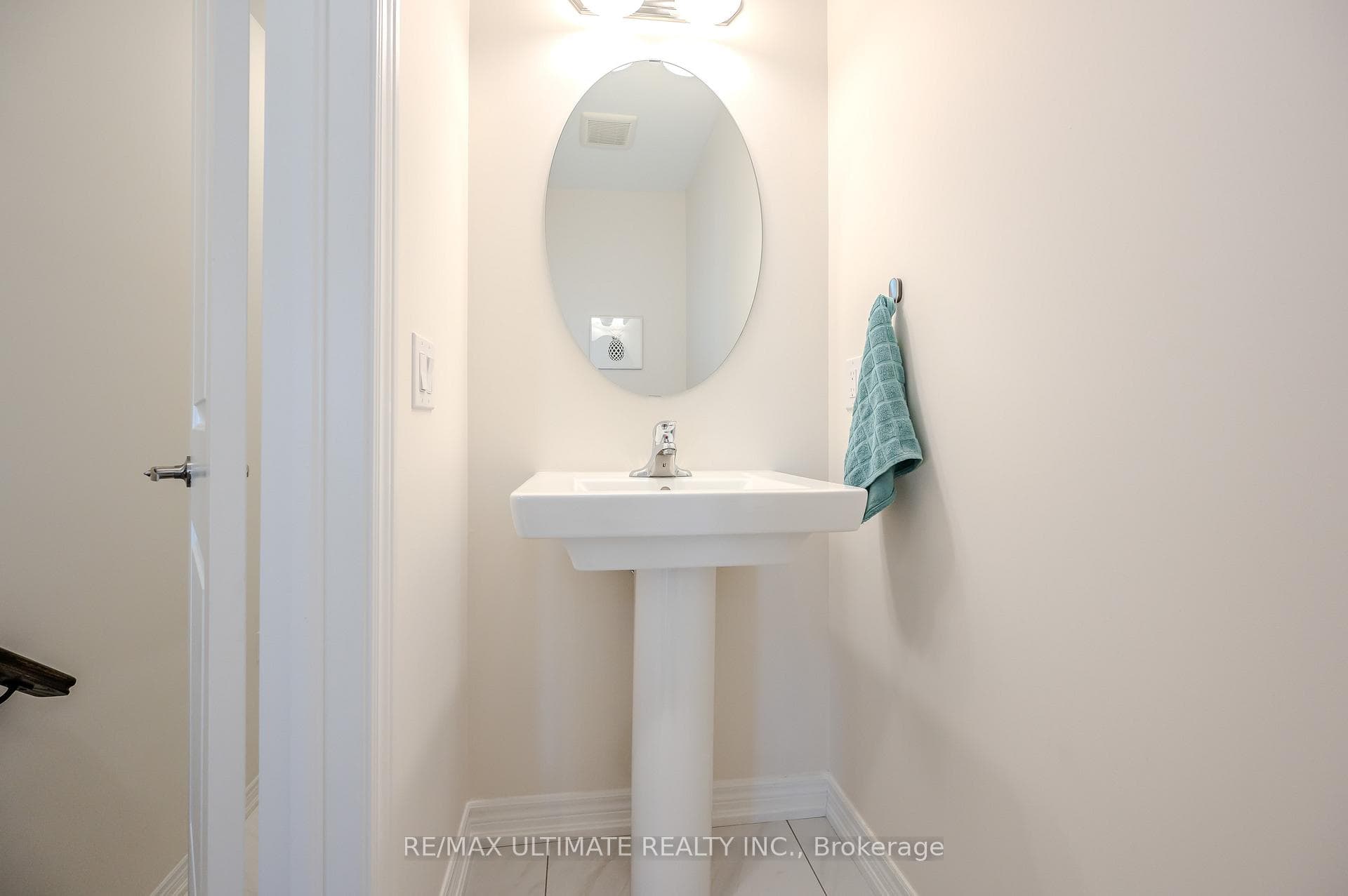121 Haldimand Street photo 21