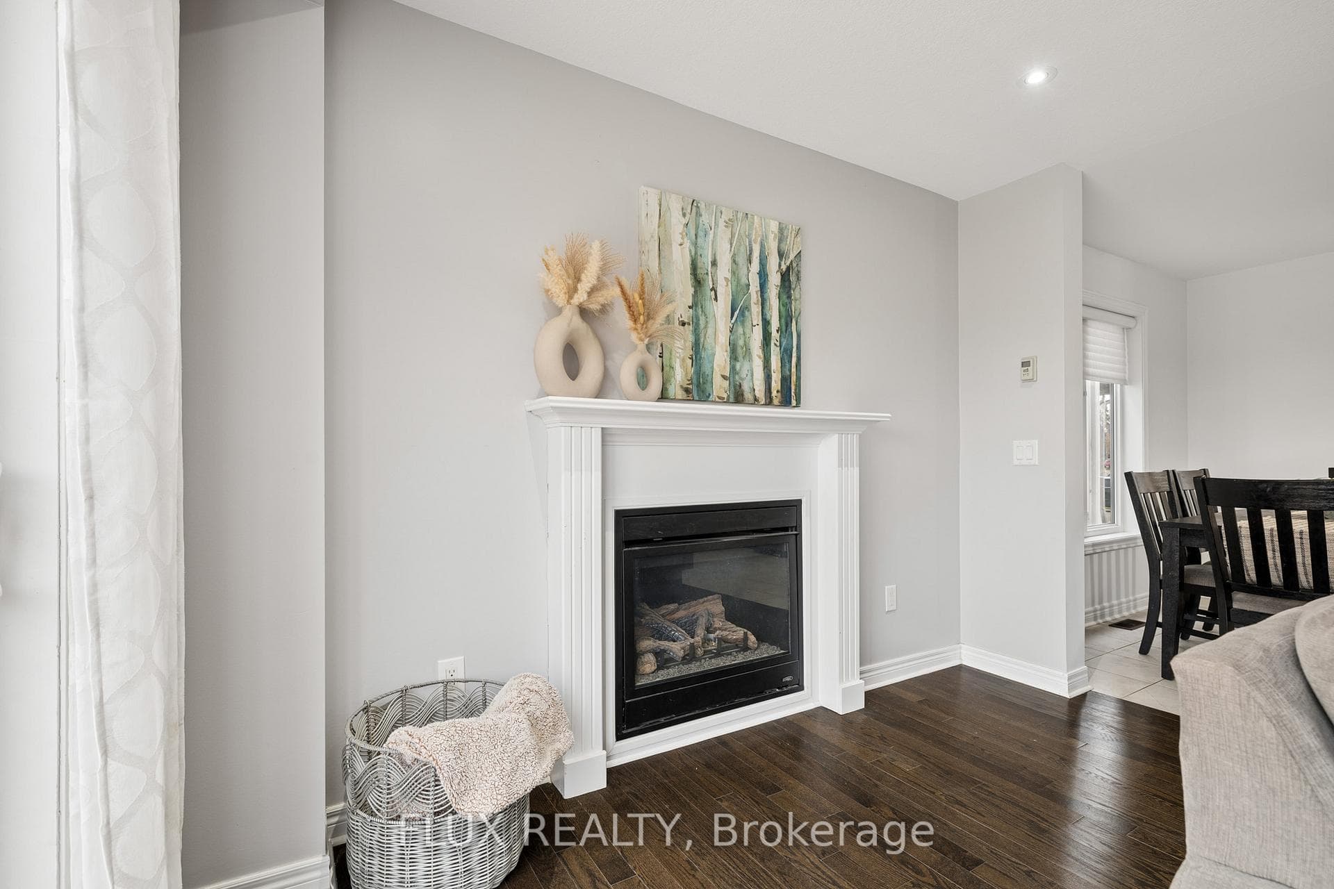 414 Thompson Street photo 16