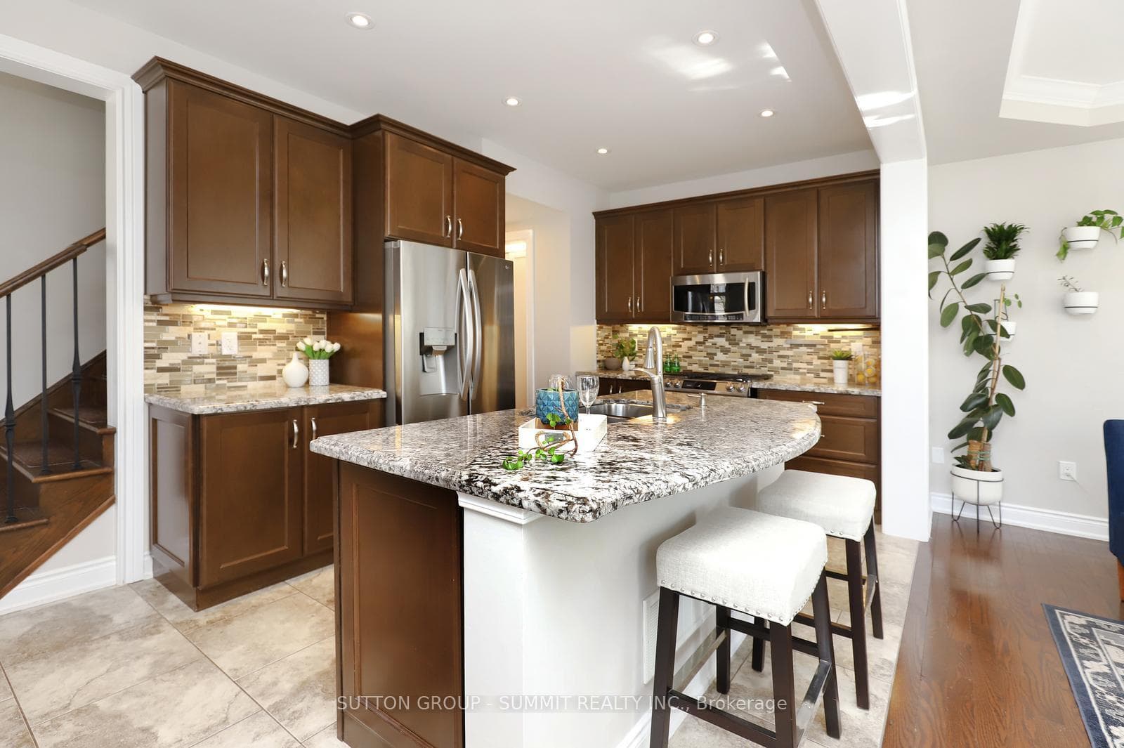 378 Blinco Terrace photo 10