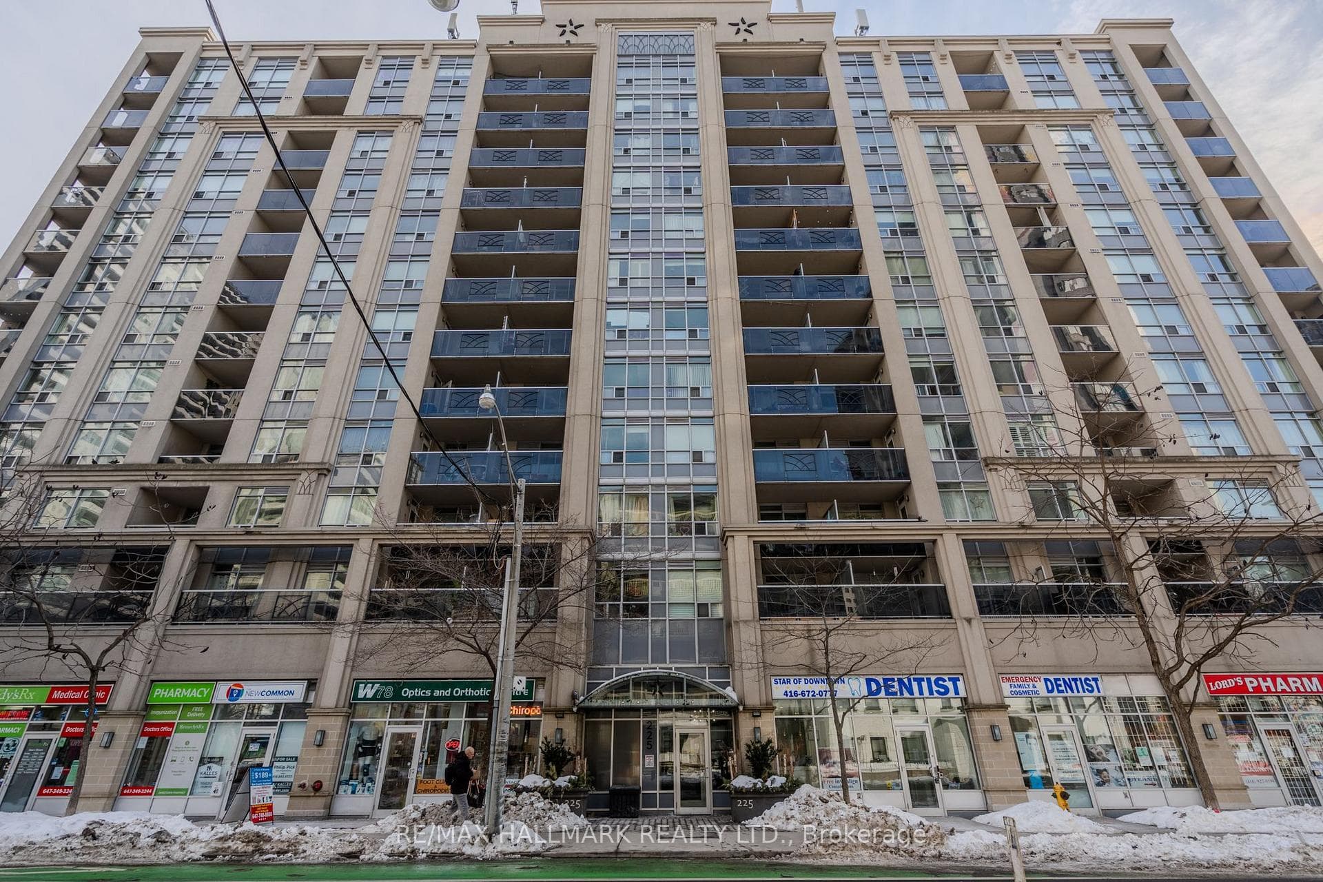 225 Wellesley Street Unit 406 photo 46