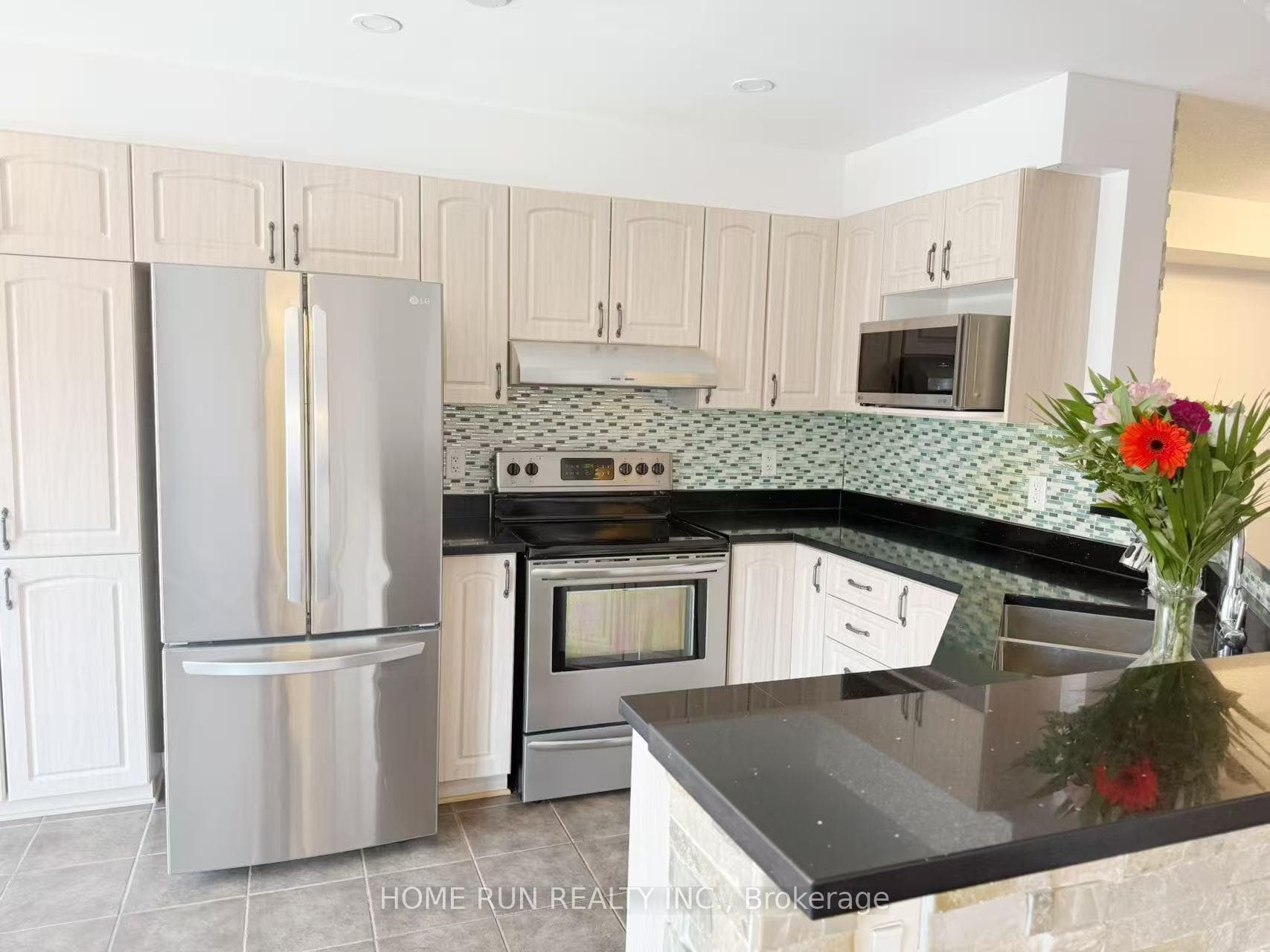 330 Applecross Crescent photo 11