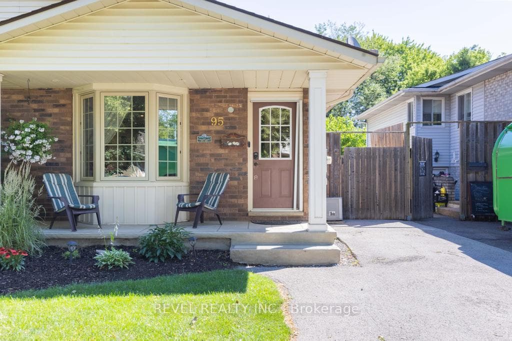 95 Chapel Hill Crescent photo 3