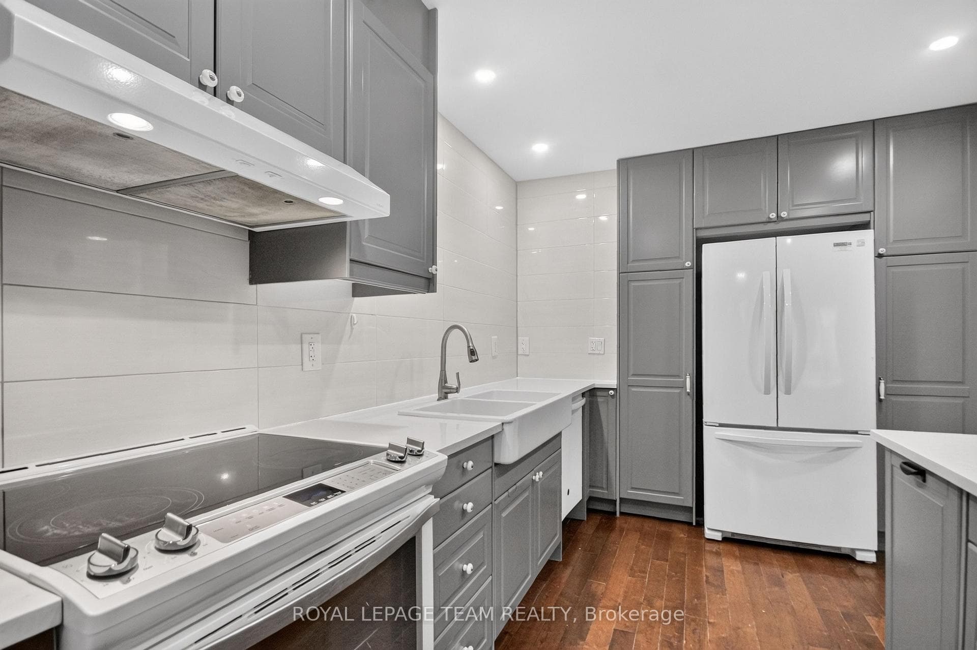 18 Chisholm Court Unit 9 photo 16
