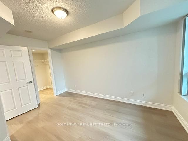 25 Greenview Avenue Unit 823 photo 9