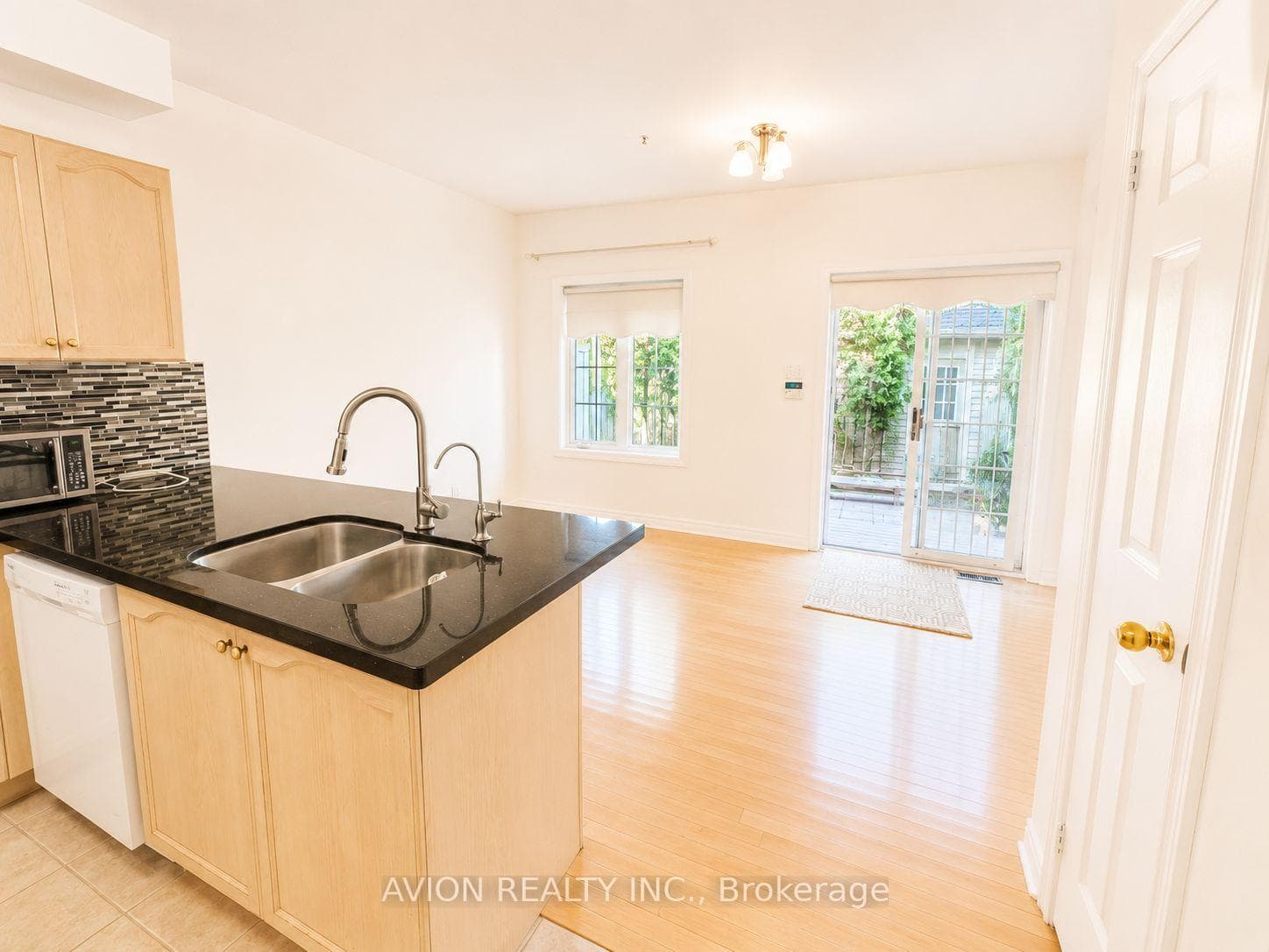 9 RIVERLANDS Avenue photo 3