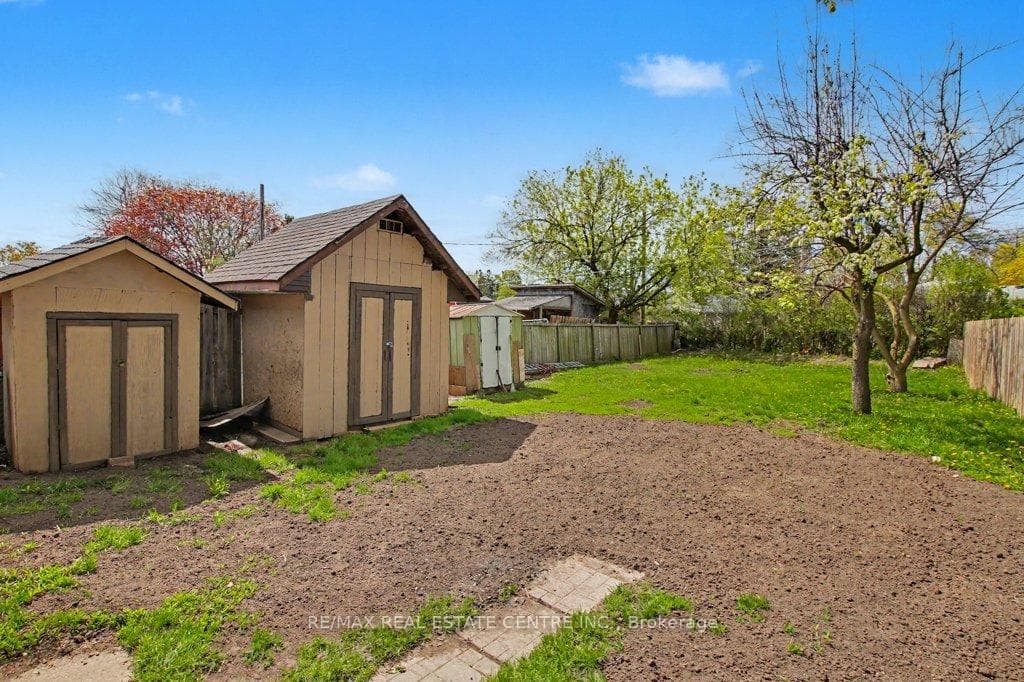 273 Elliott Street photo 29
