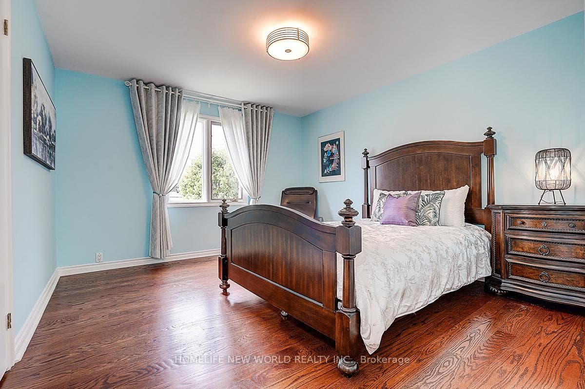 594 Woburn Avenue photo 24