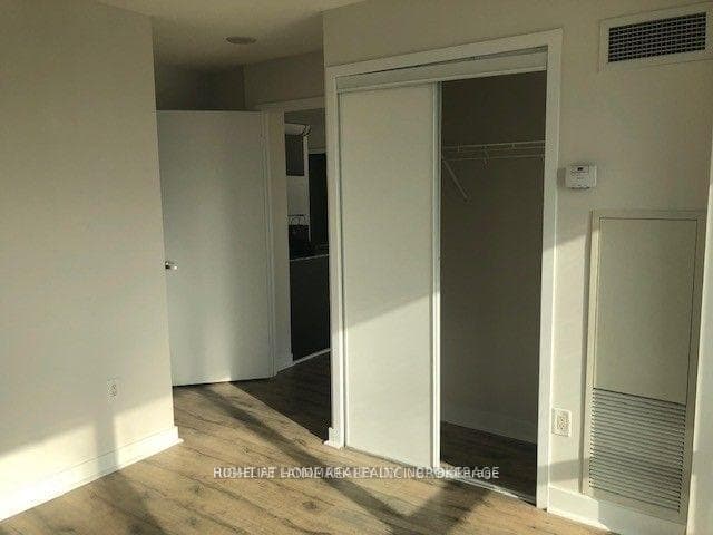 15 Fort York Boulevard Unit 712 photo 10