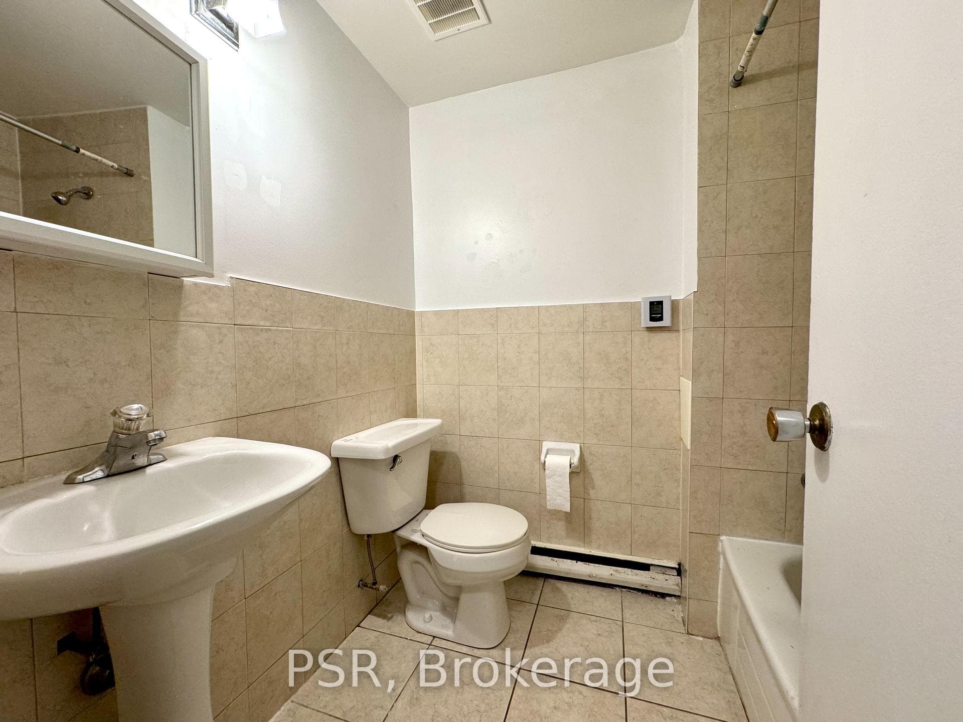 570 Eglinton Avenue Unit 4 photo 10