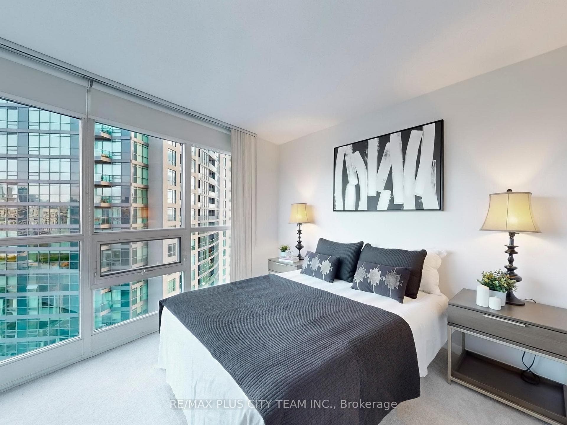 231 Fort York Boulevard Unit 1811 photo 10