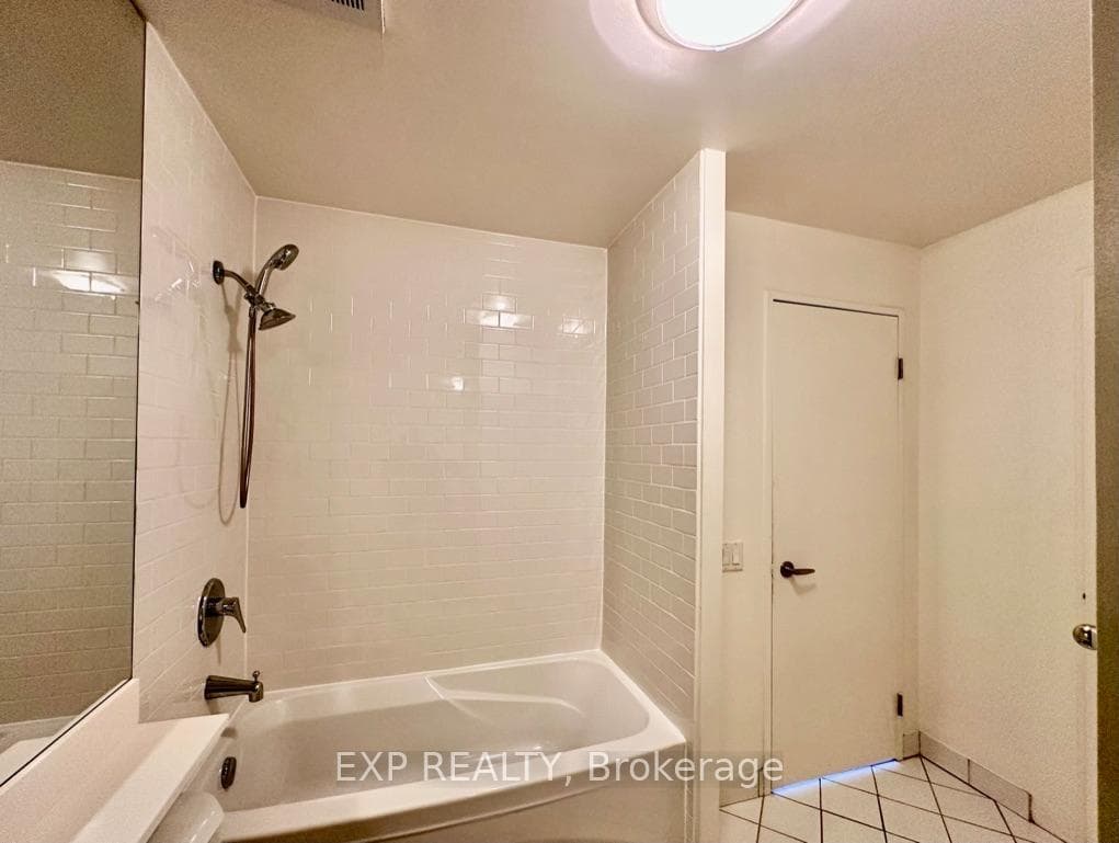 901 Queen Street Unit 201 photo 16
