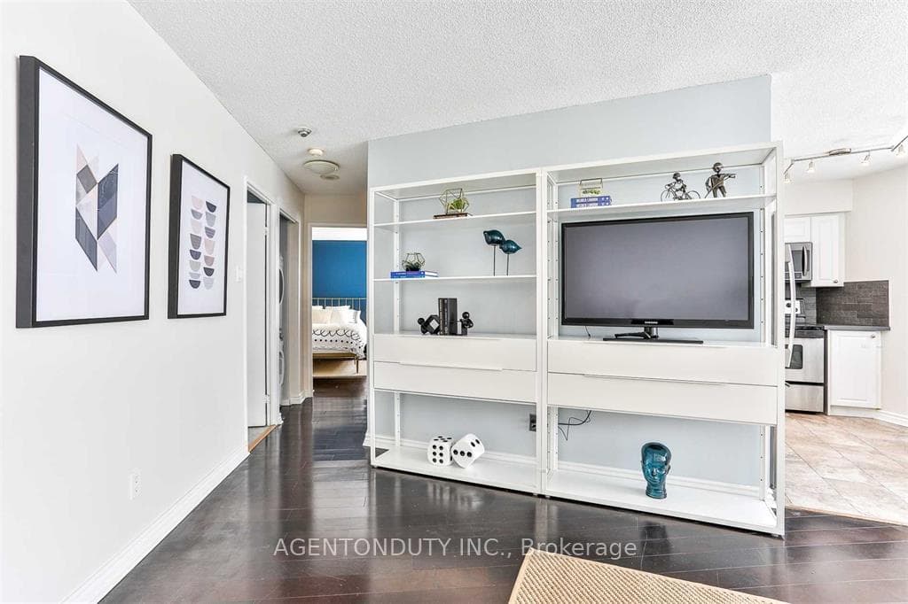250 Queens Quay Unit 206 photo 12