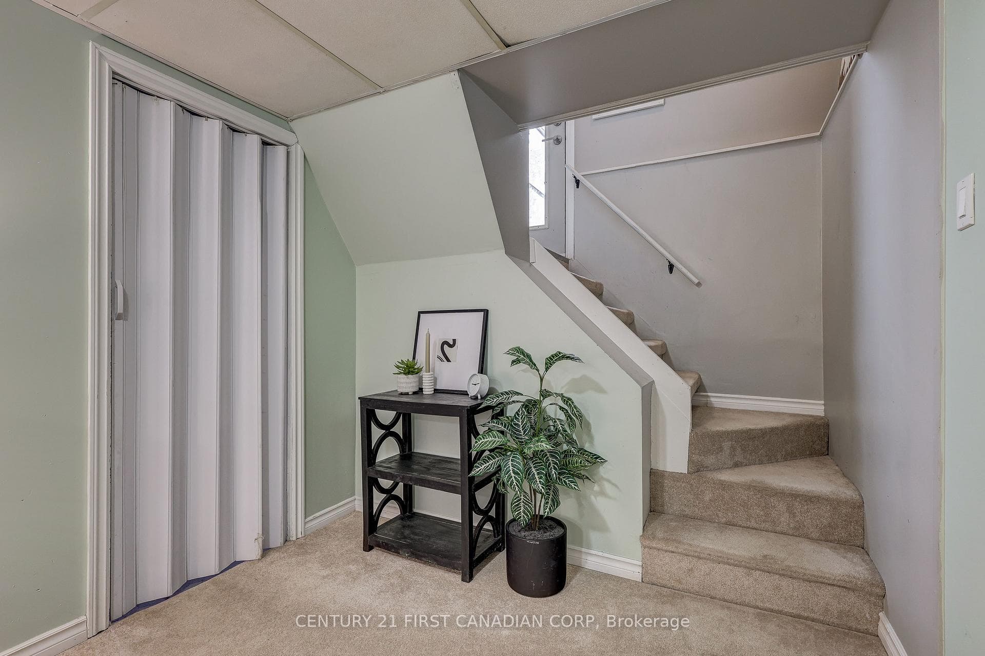 33 BEATTIE Avenue photo 42