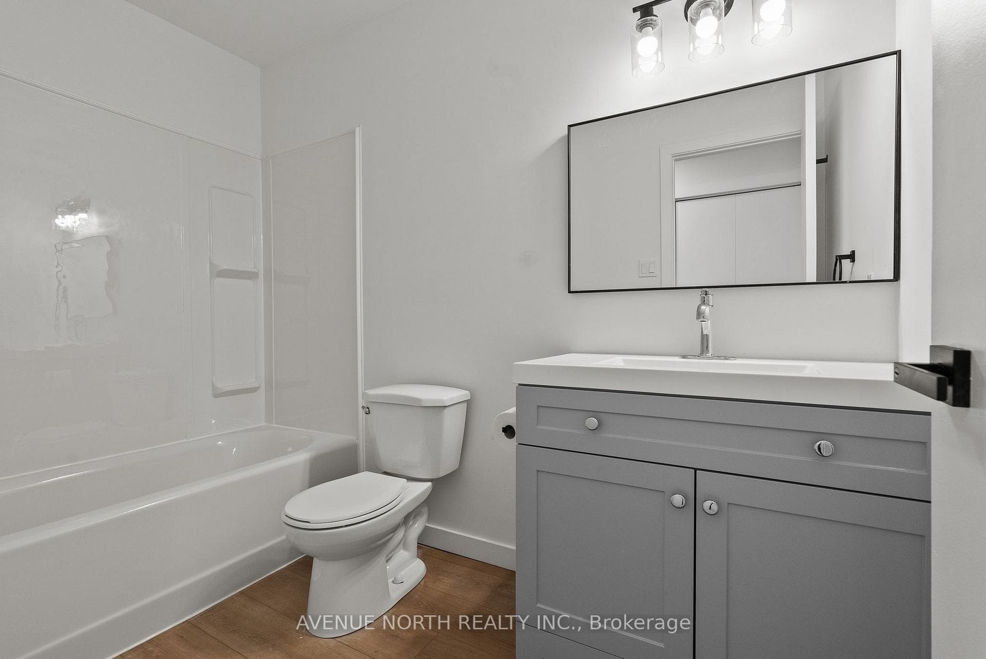 1408 BALLARD Crescent photo 24