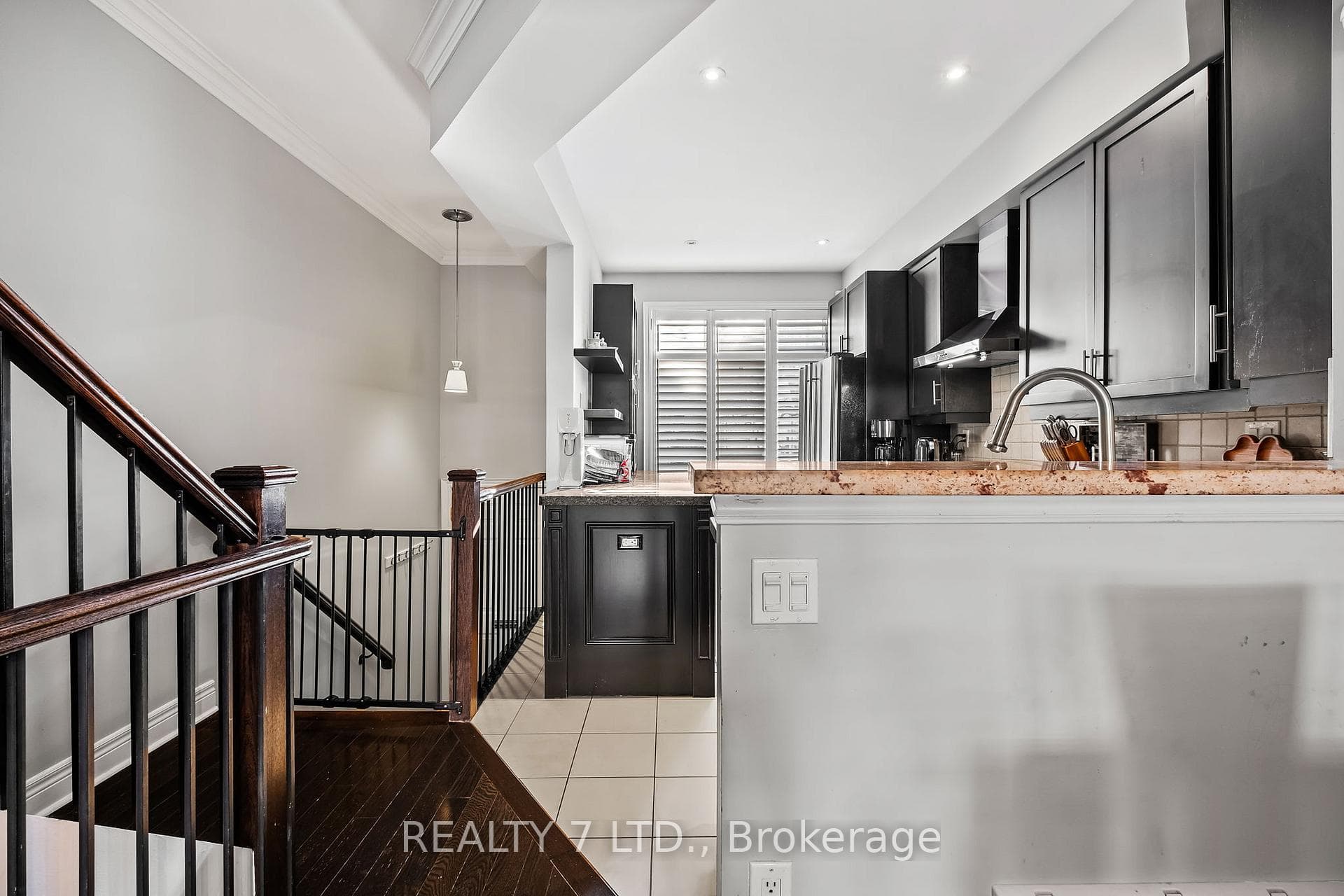 44 Furrow Lane photo 2