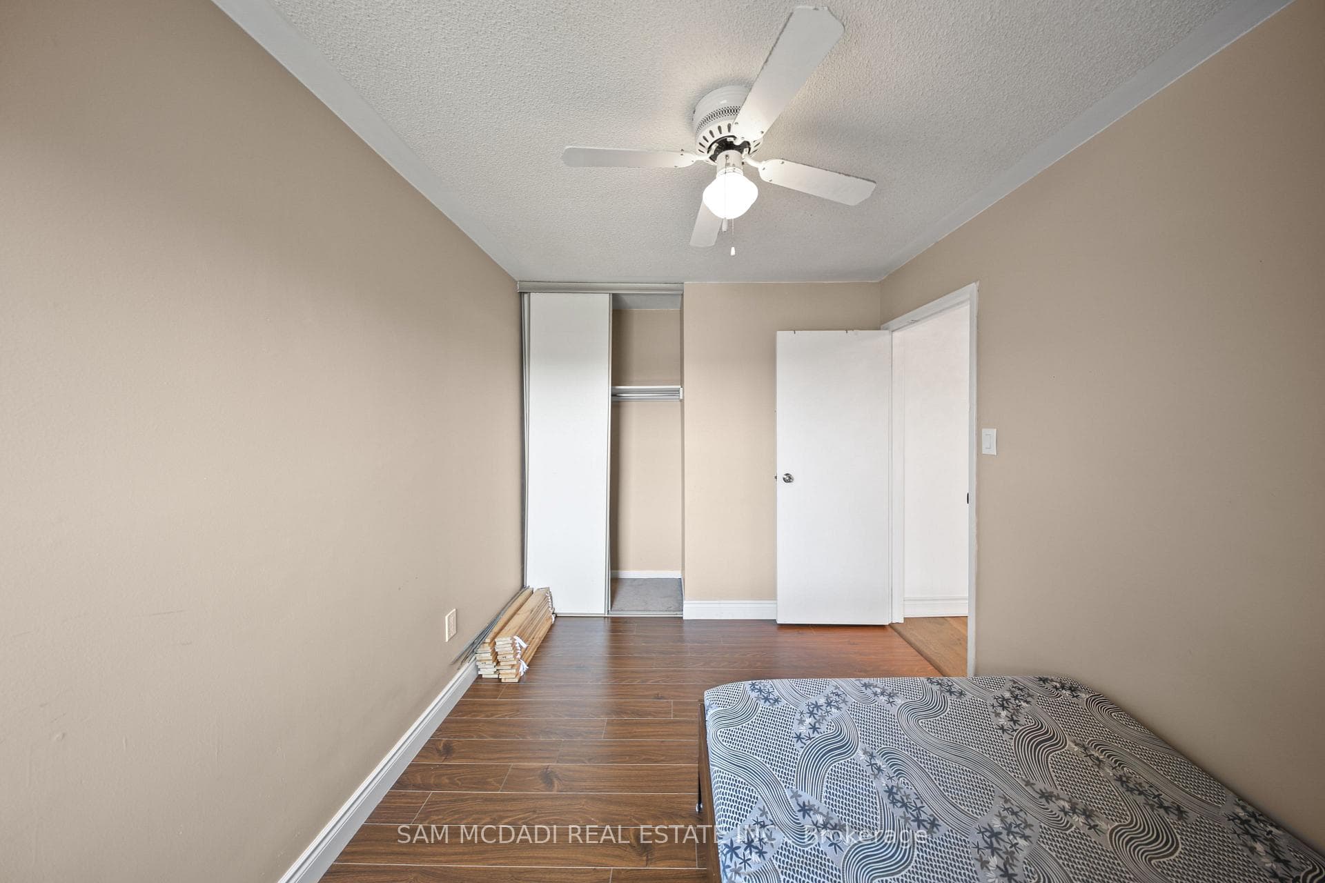 3949 Teakwood Drive photo 12