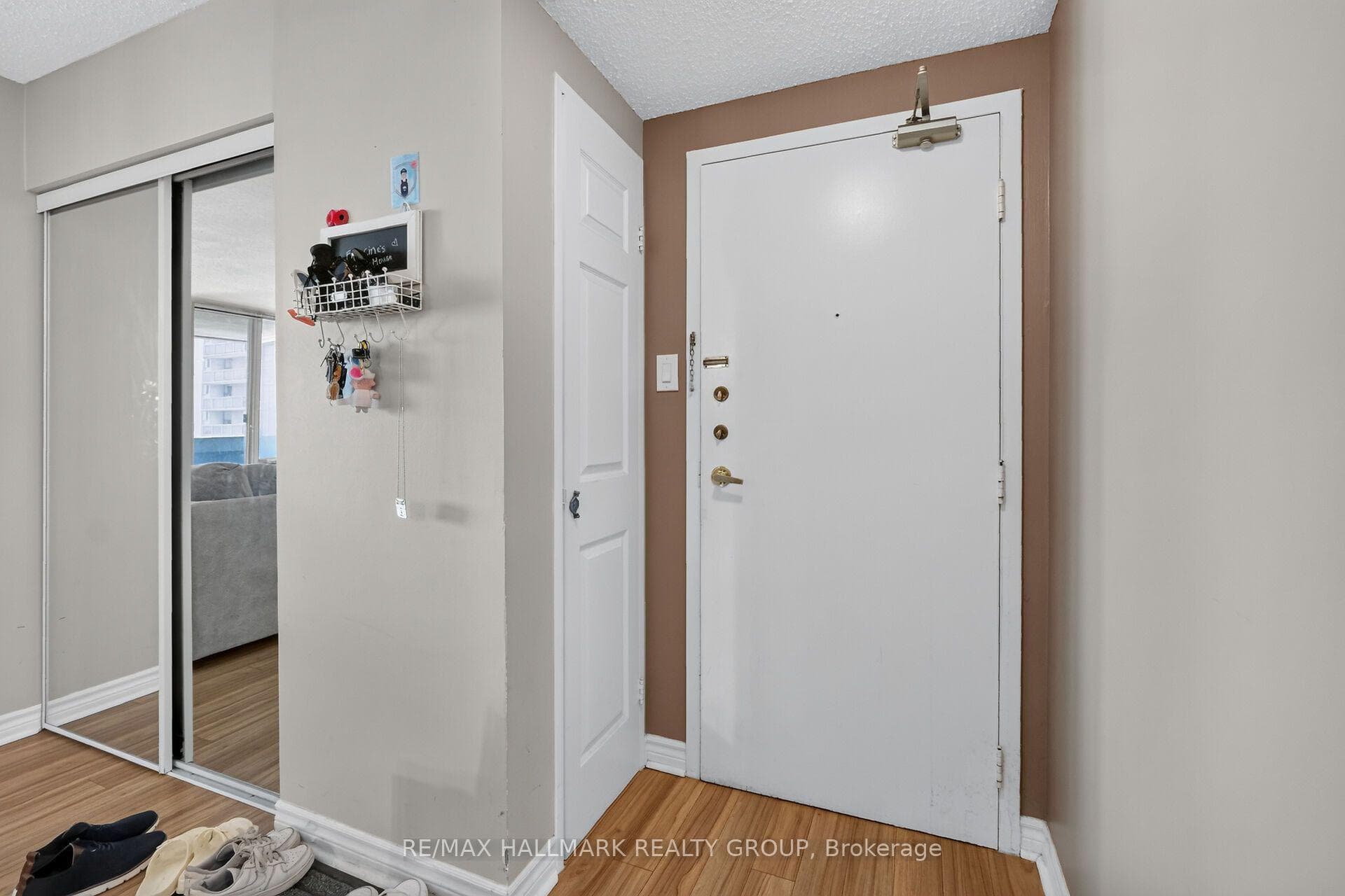 530 Laurier Avenue Unit 1907 photo 6