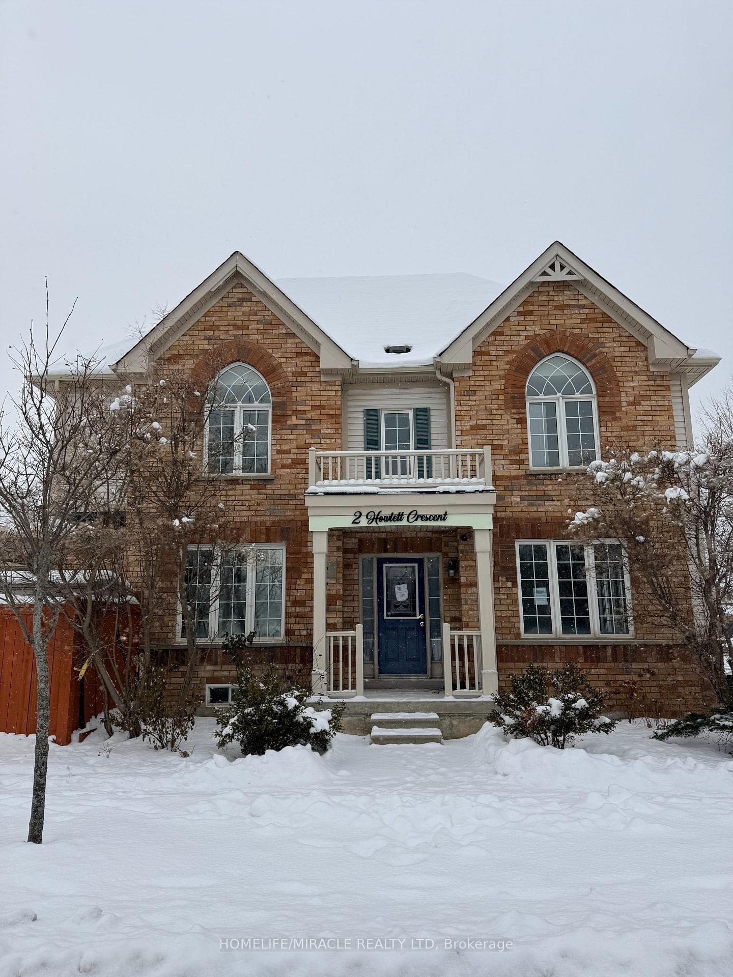 2 Howlett Crescent photo 2