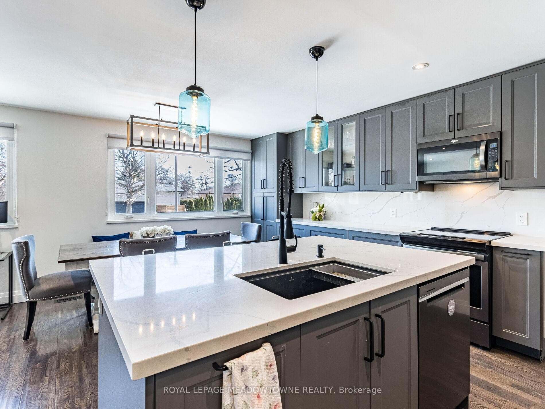 48 Chatsworth Drive photo 8