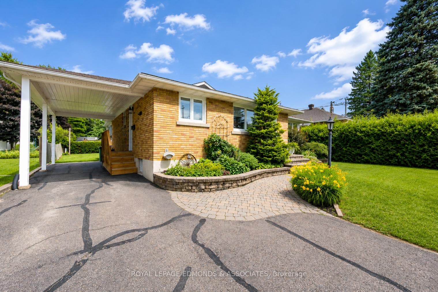 532 Herbert Street photo 2