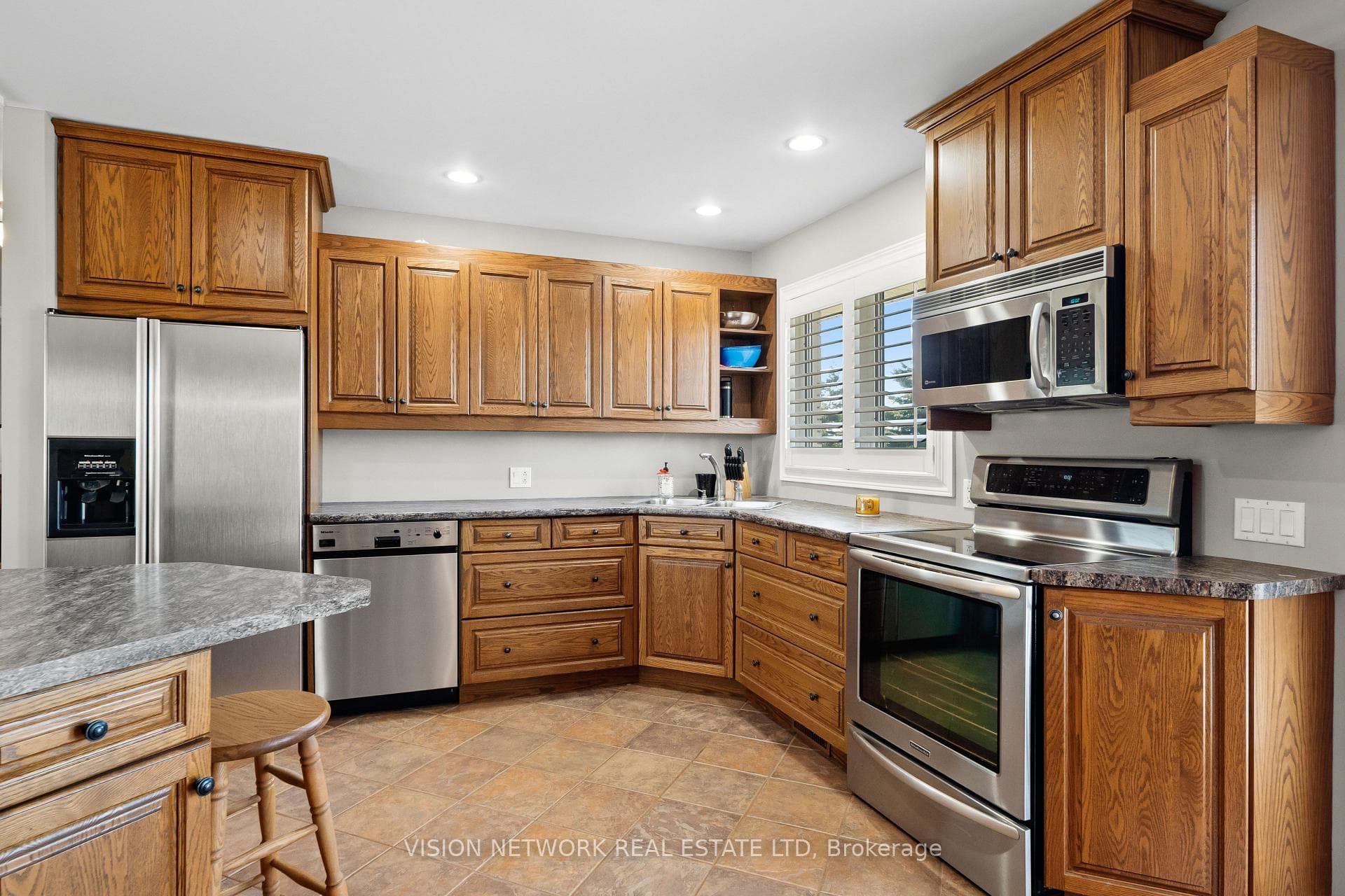 16909 Evelyn Drive photo 9