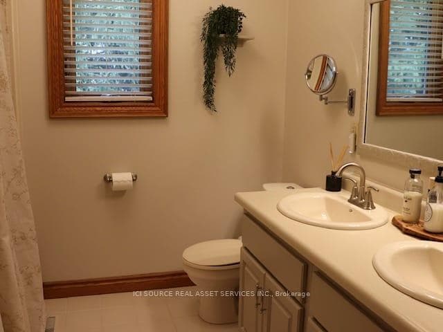 1514 Longwoods Road photo 13