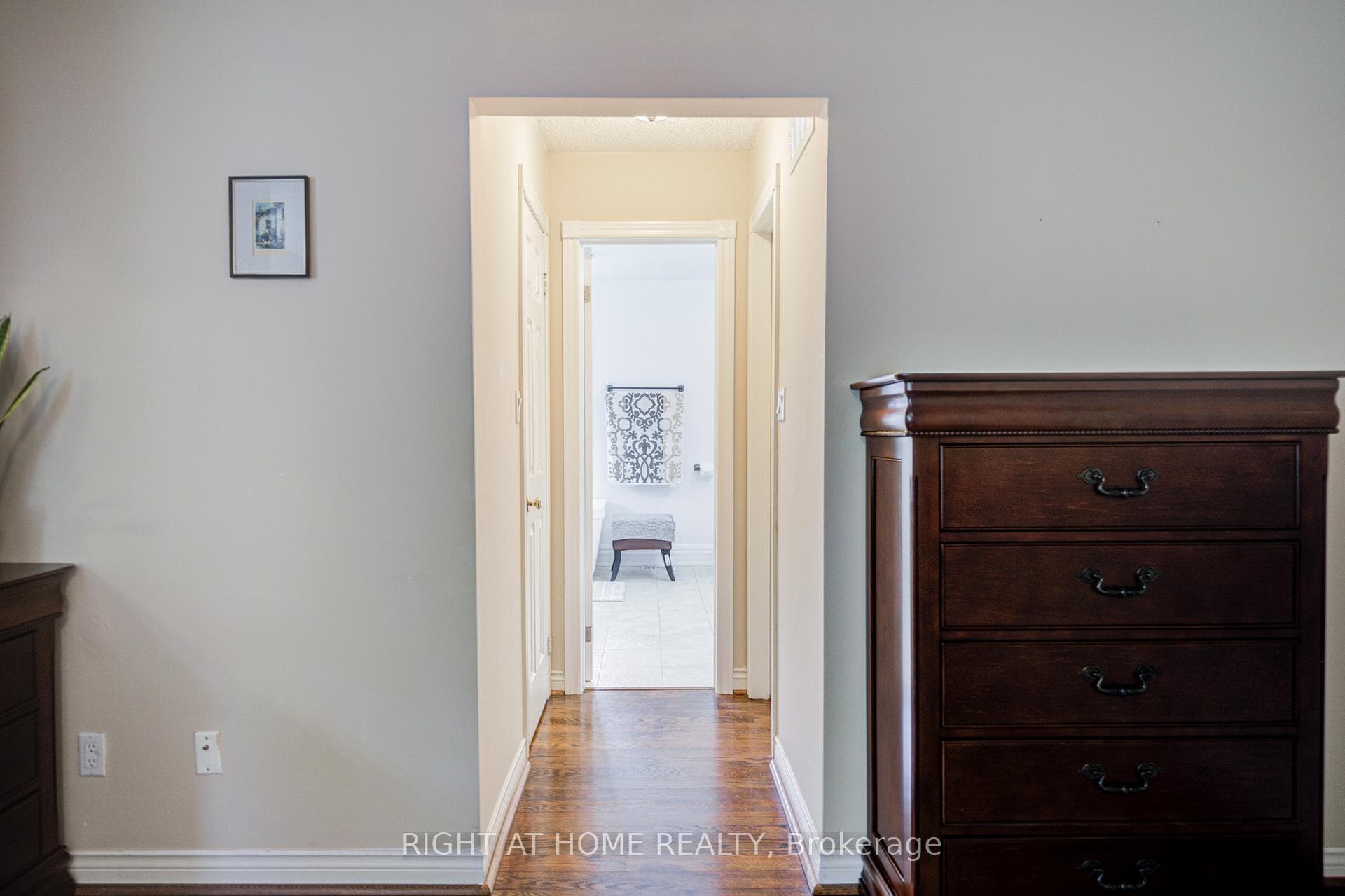 128 Carlyle Crescent photo 35