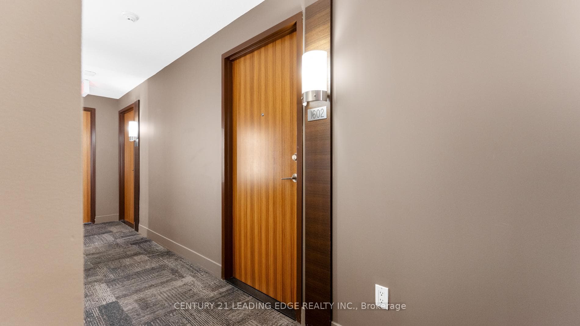 1048 Broadview Avenue Unit 1602 photo 3