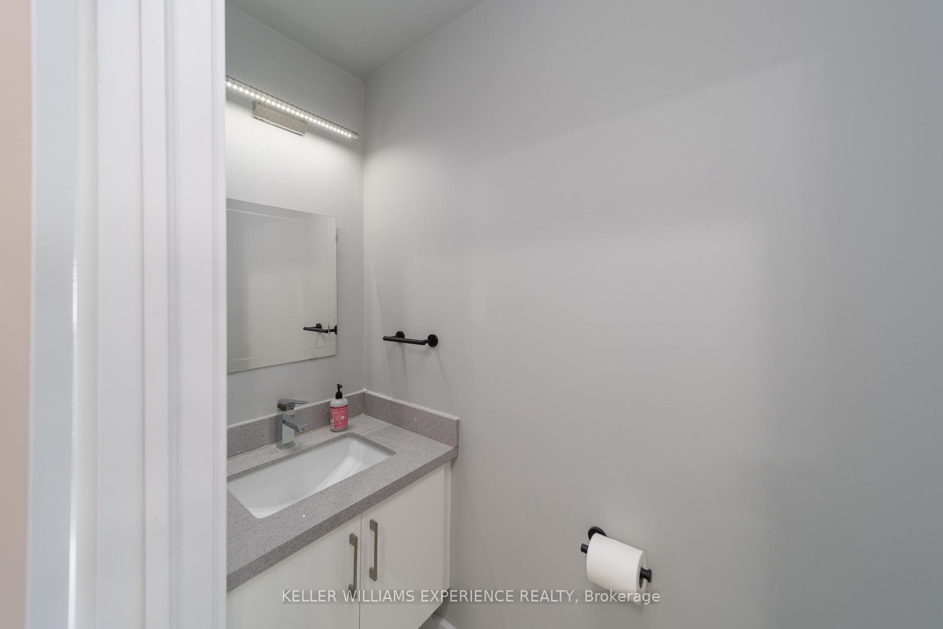 540 Essa Road Unit 29 photo 9