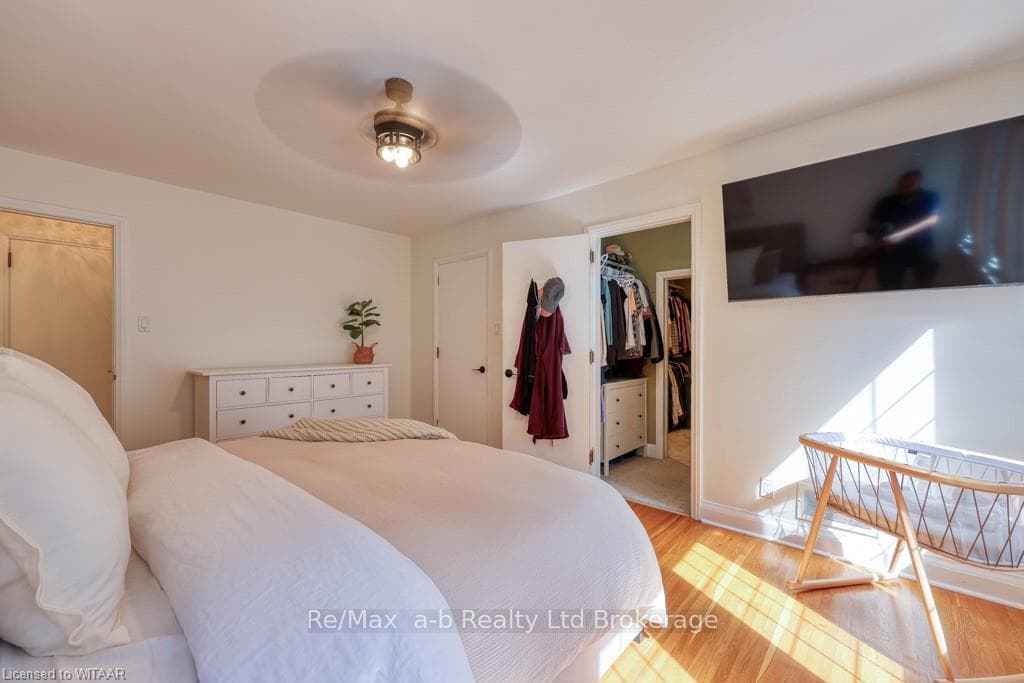 298 LIGHT Street photo 22