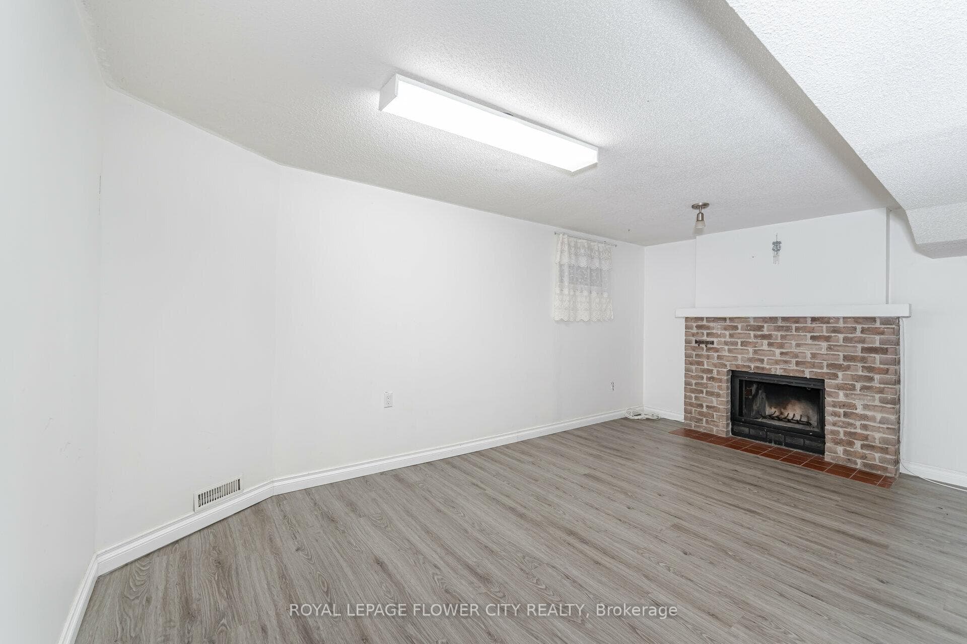 2452 Hemus Square photo 31