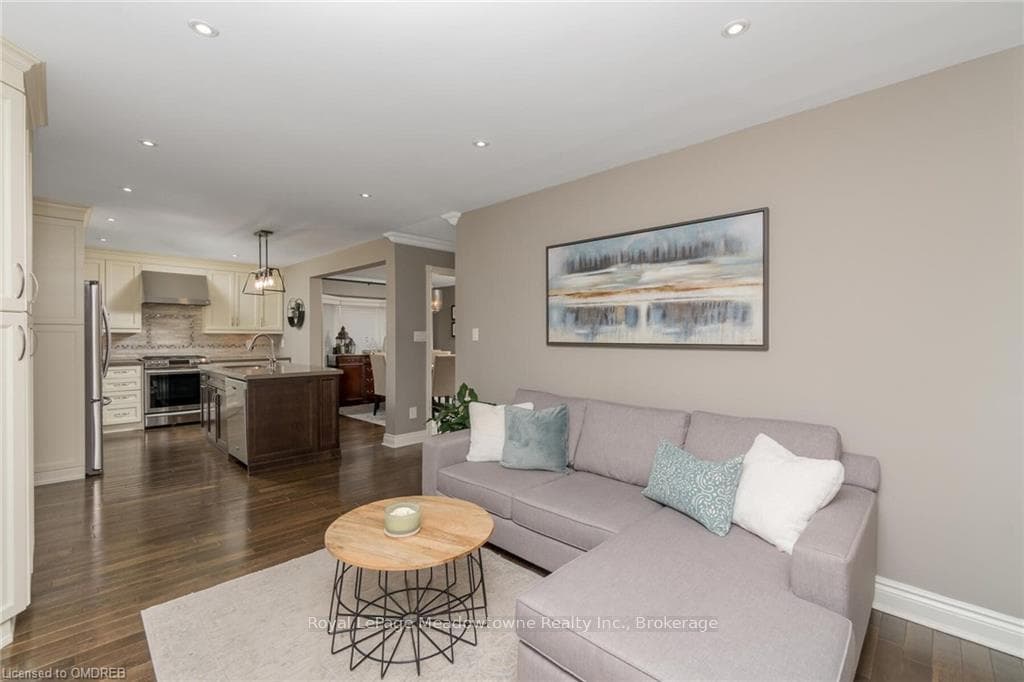 11 FENFLOWER Court photo 12