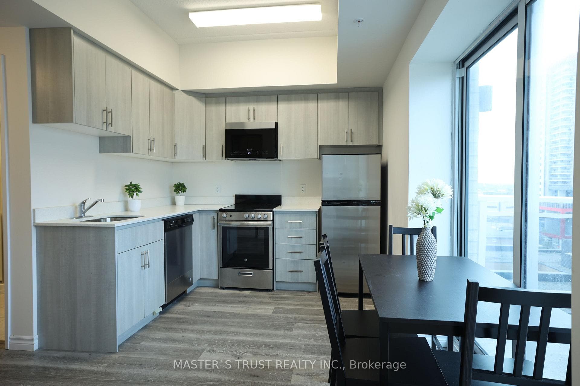 246 Lester Street Unit 1002 photo 15