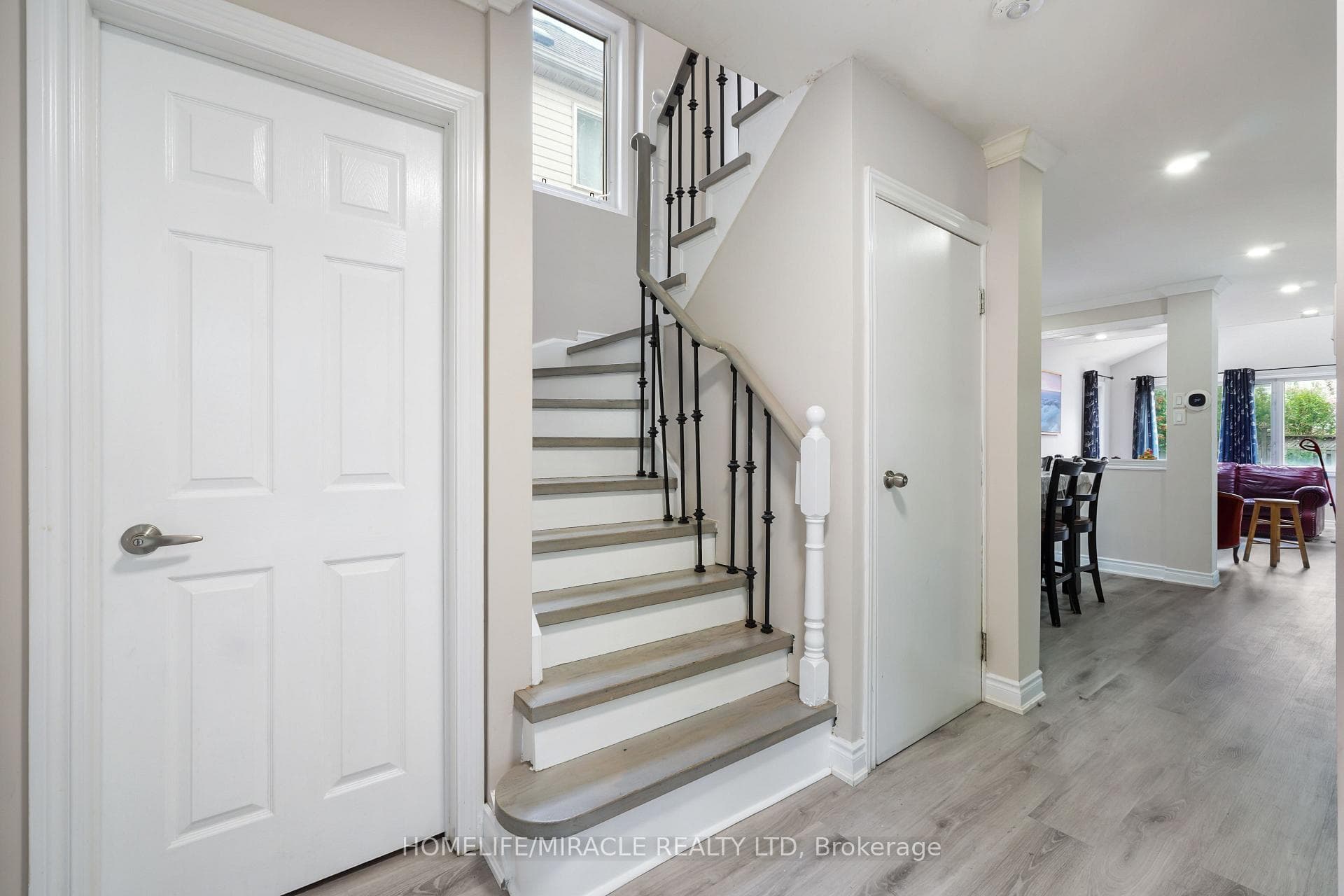 222 Sunforest Drive photo 5