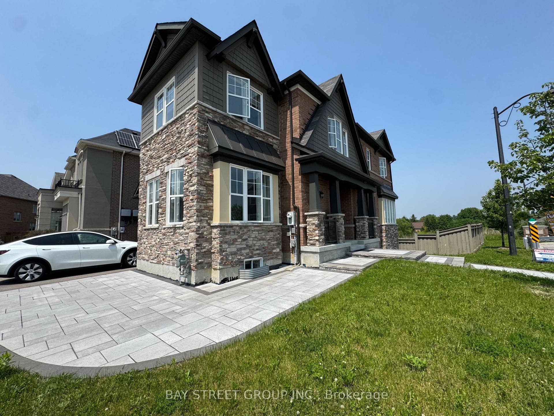 152 Baber Crescent photo 48