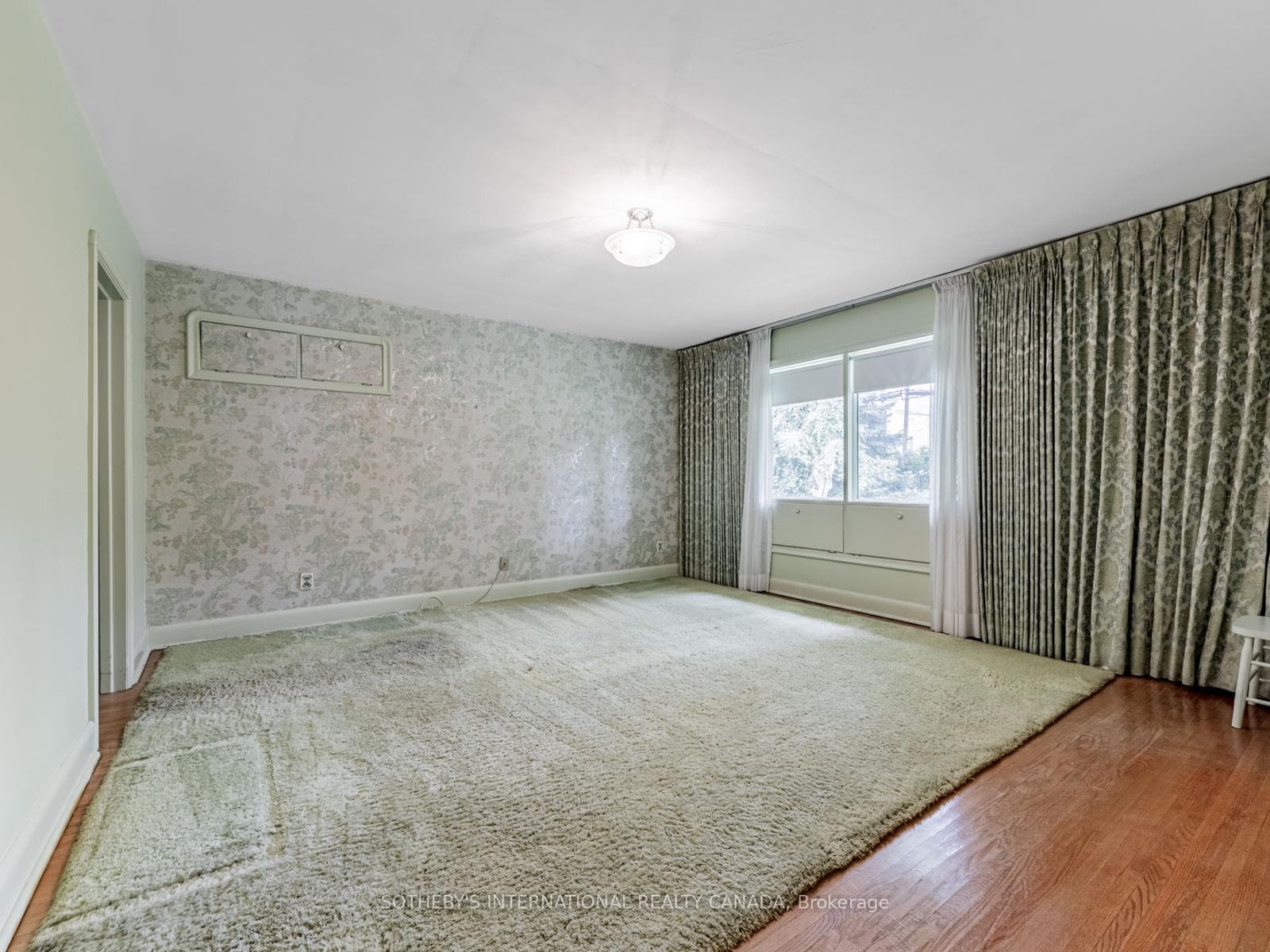 200 Cortleigh Boulevard photo 28
