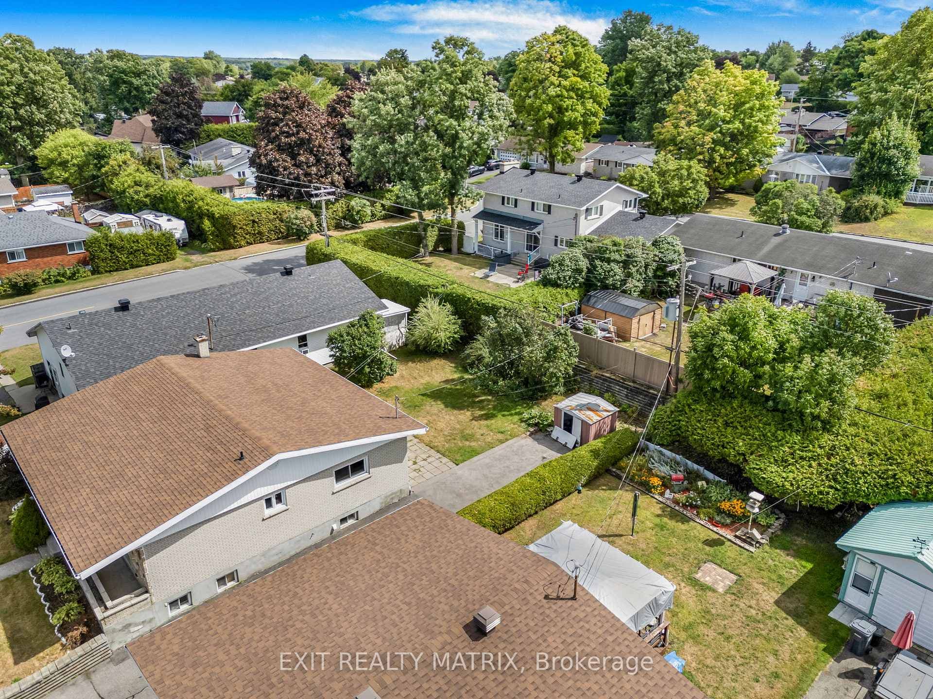 805 Cartier Boulevard photo 29