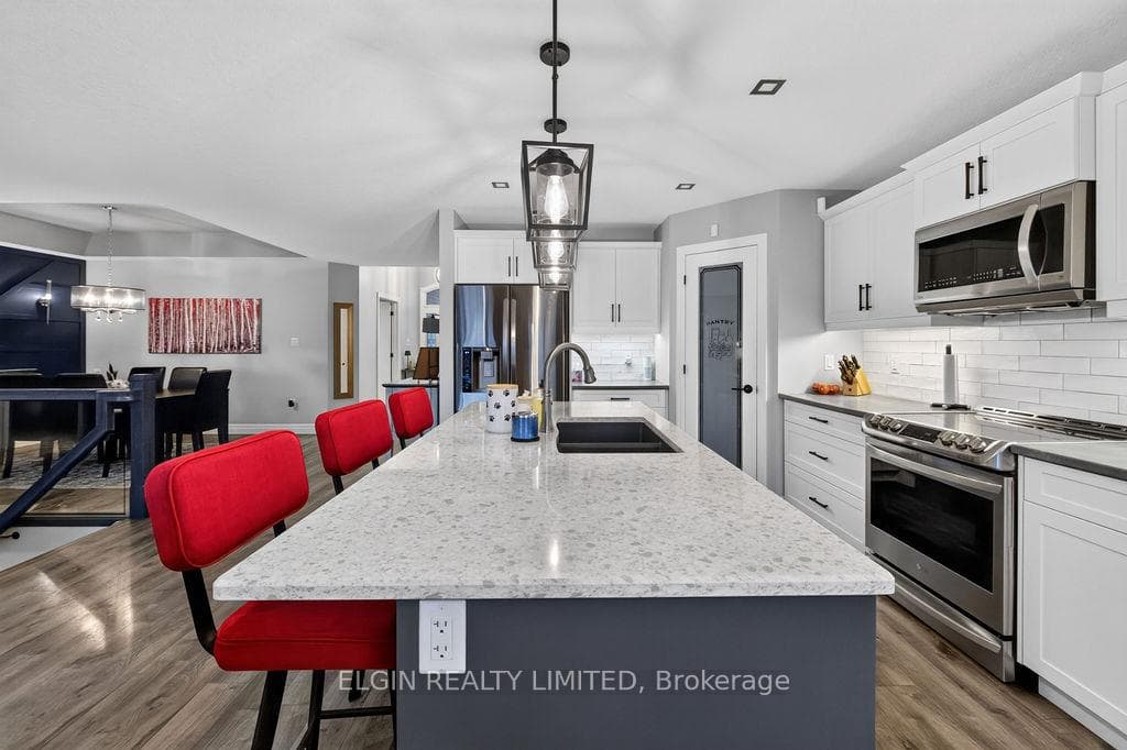 40 Glengariff Drive photo 30