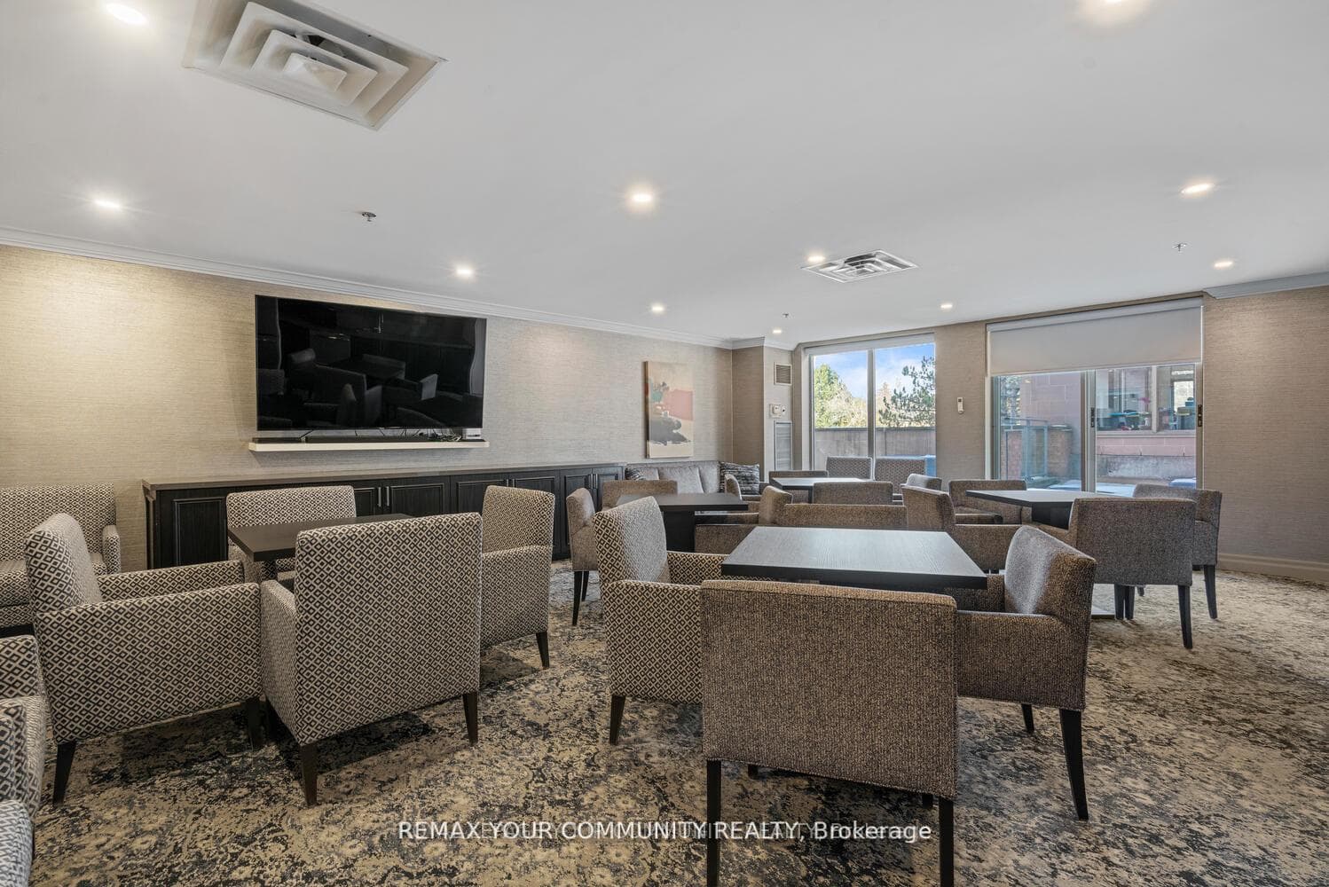14924 Yonge Street Unit 305 photo 17