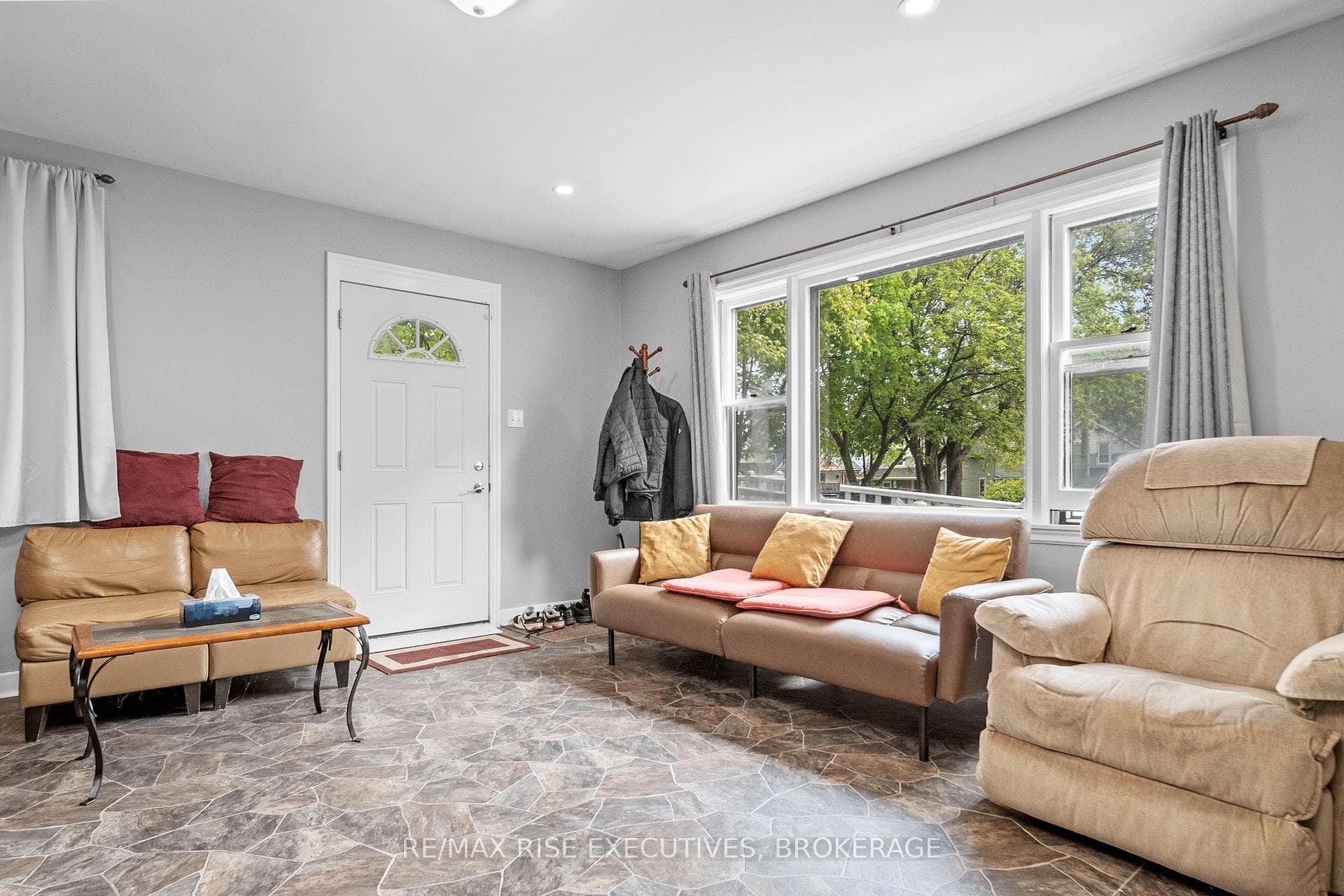 89 DUNDAS Street photo 9