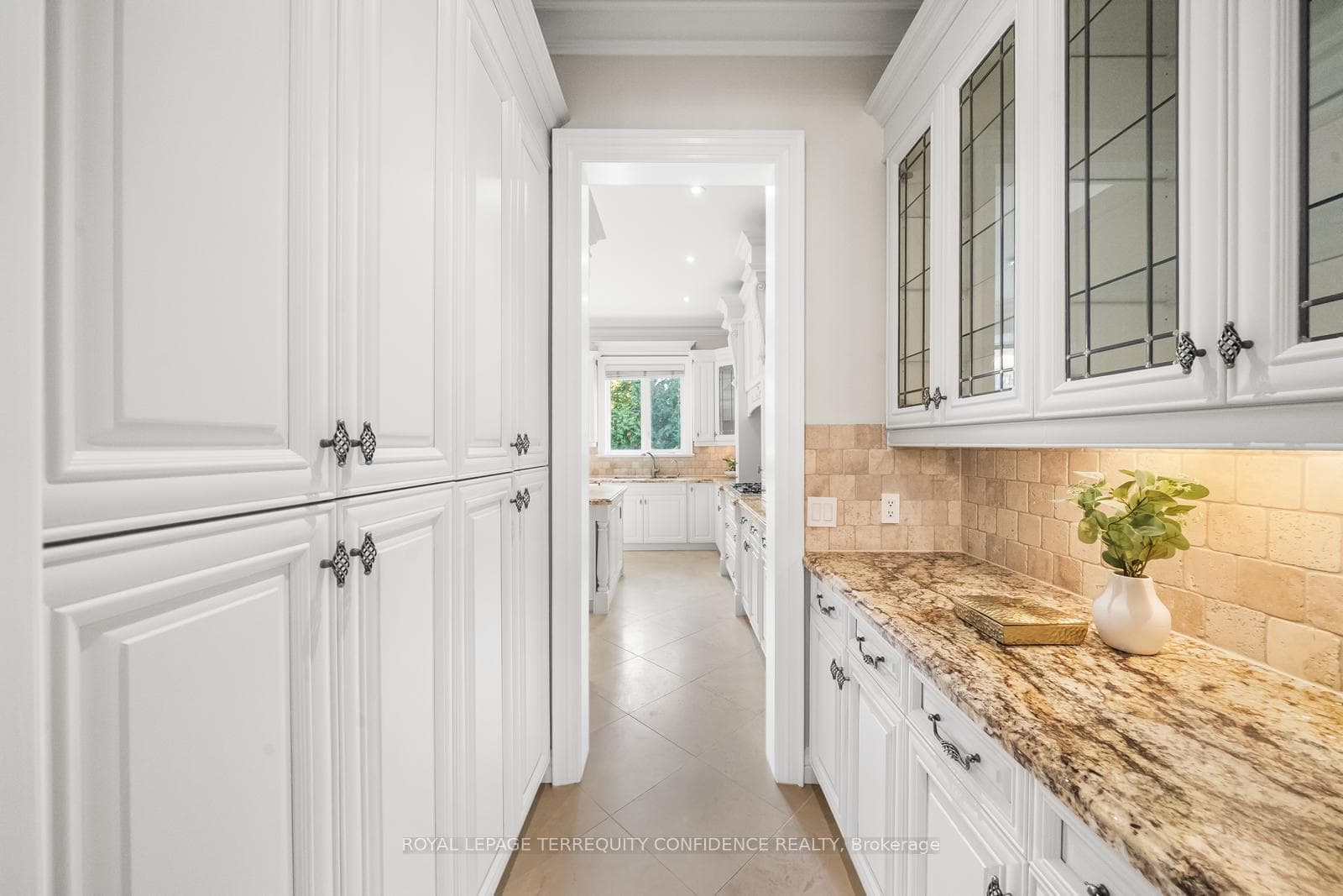 255 Dunview Avenue photo 12