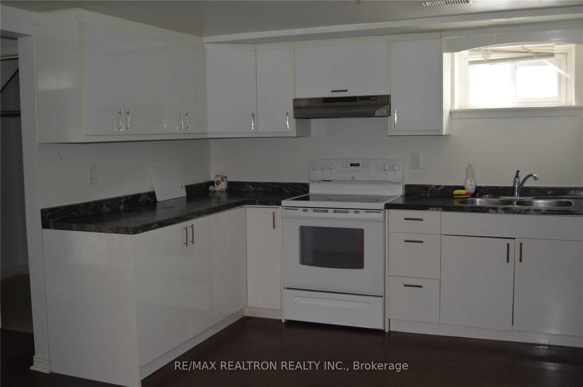 24 Holman Crescent photo 4