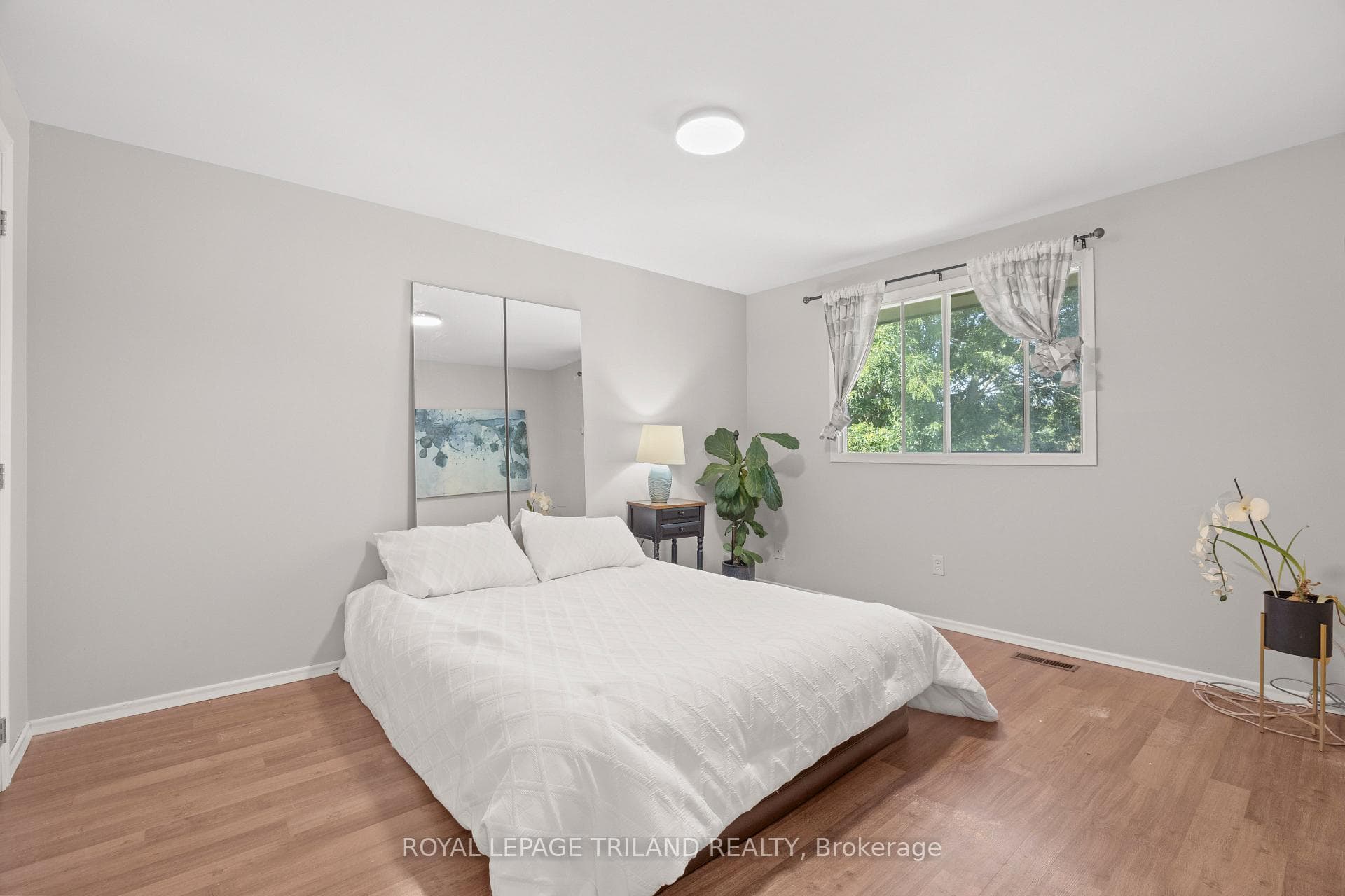 1769 Aldersbrook Road photo 17