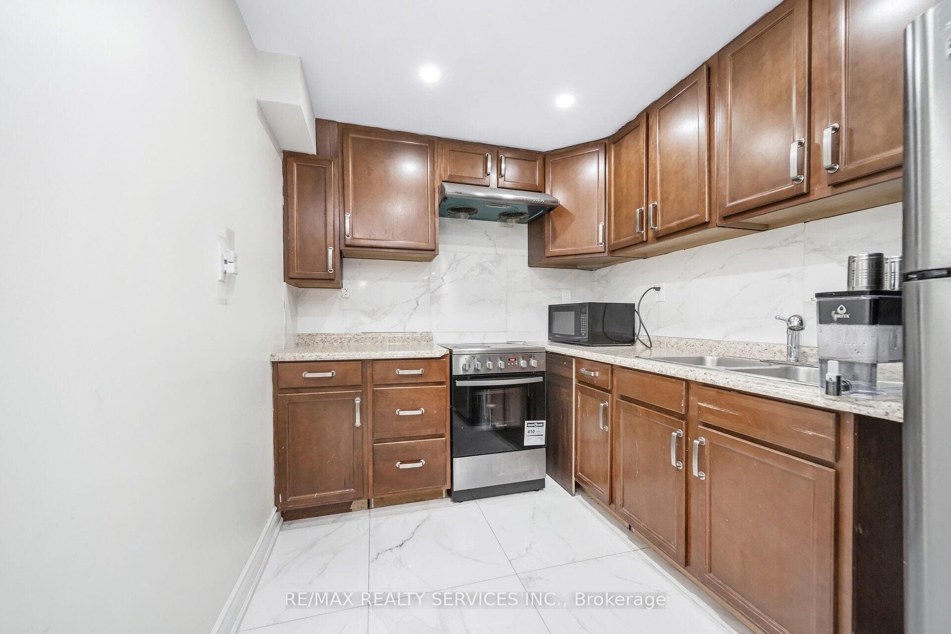86 Summerdale Crescent photo 31