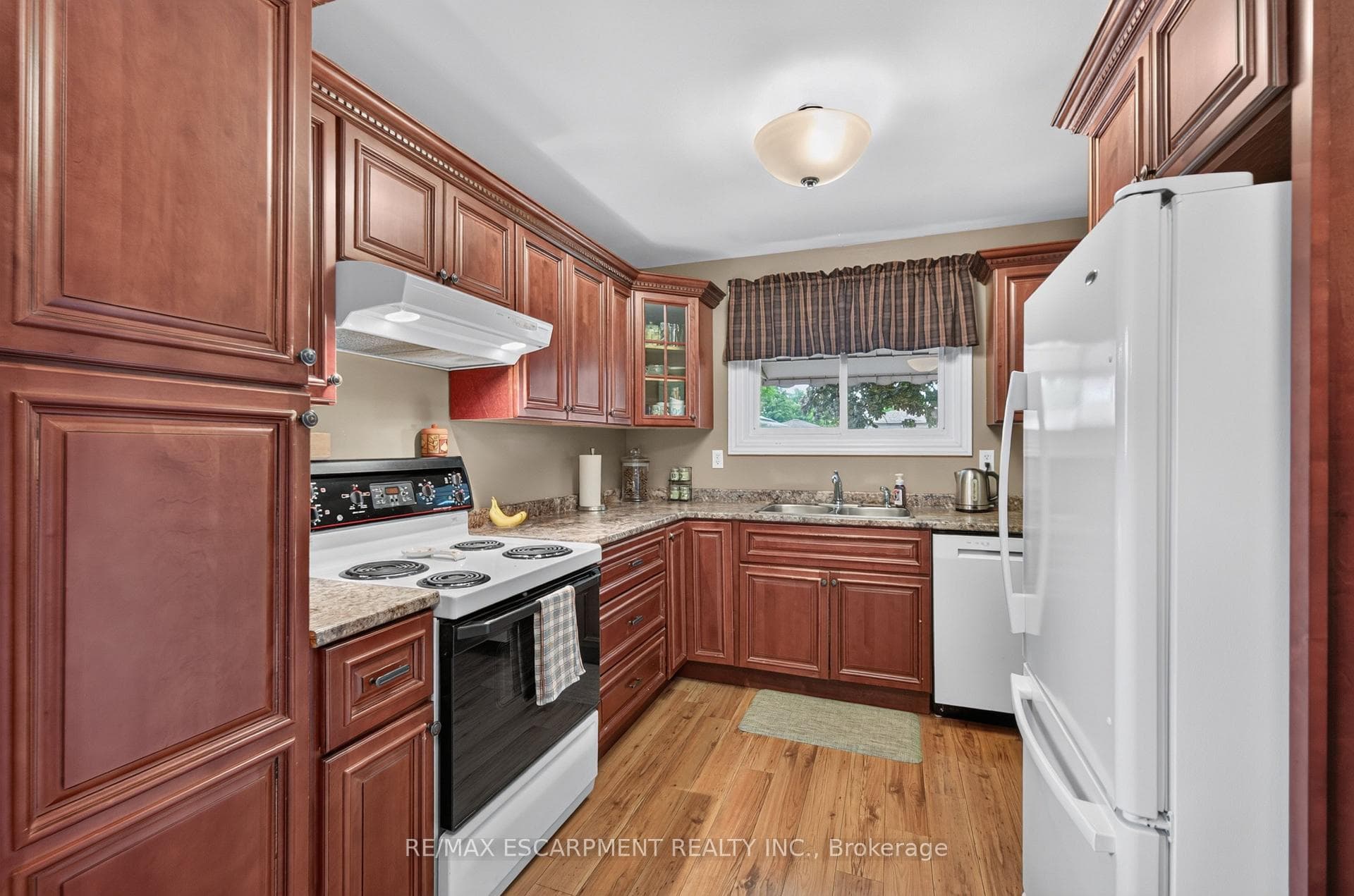 28 Boston Crescent photo 13