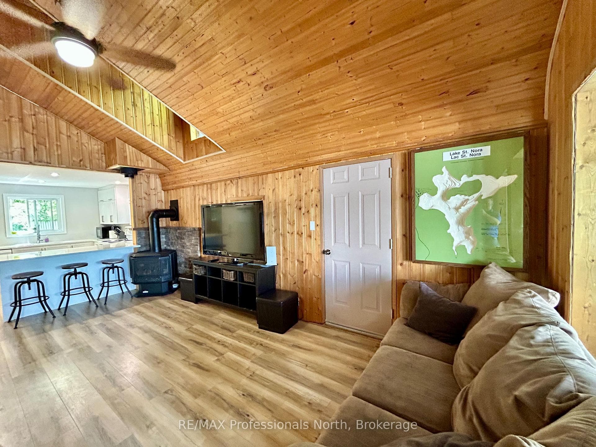 1129 Comak Crescent photo 13