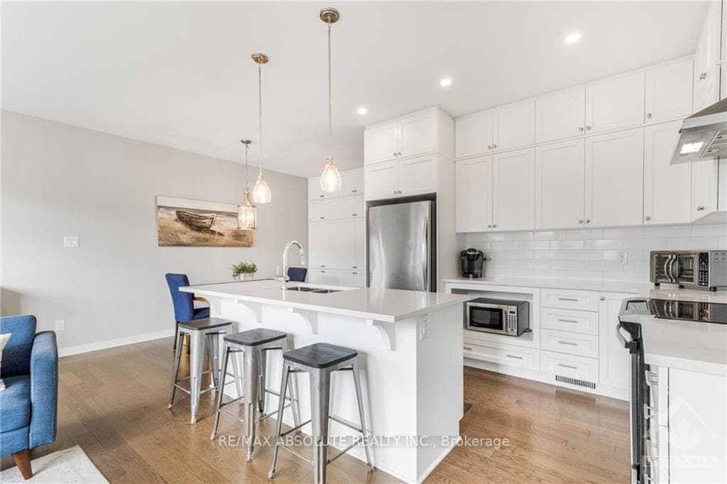 291 AVRO Circle photo 12